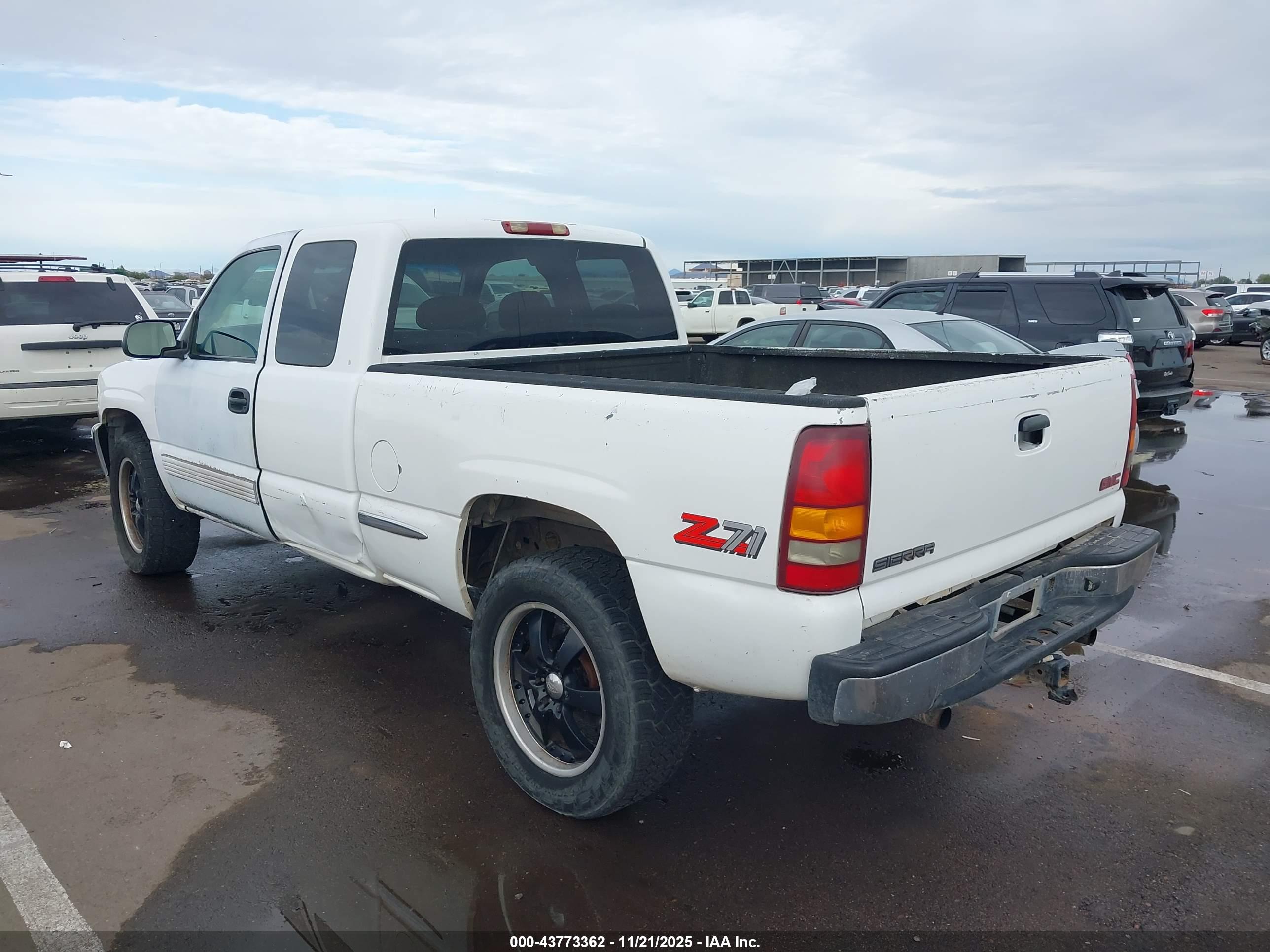 GMC SIERRA image 3