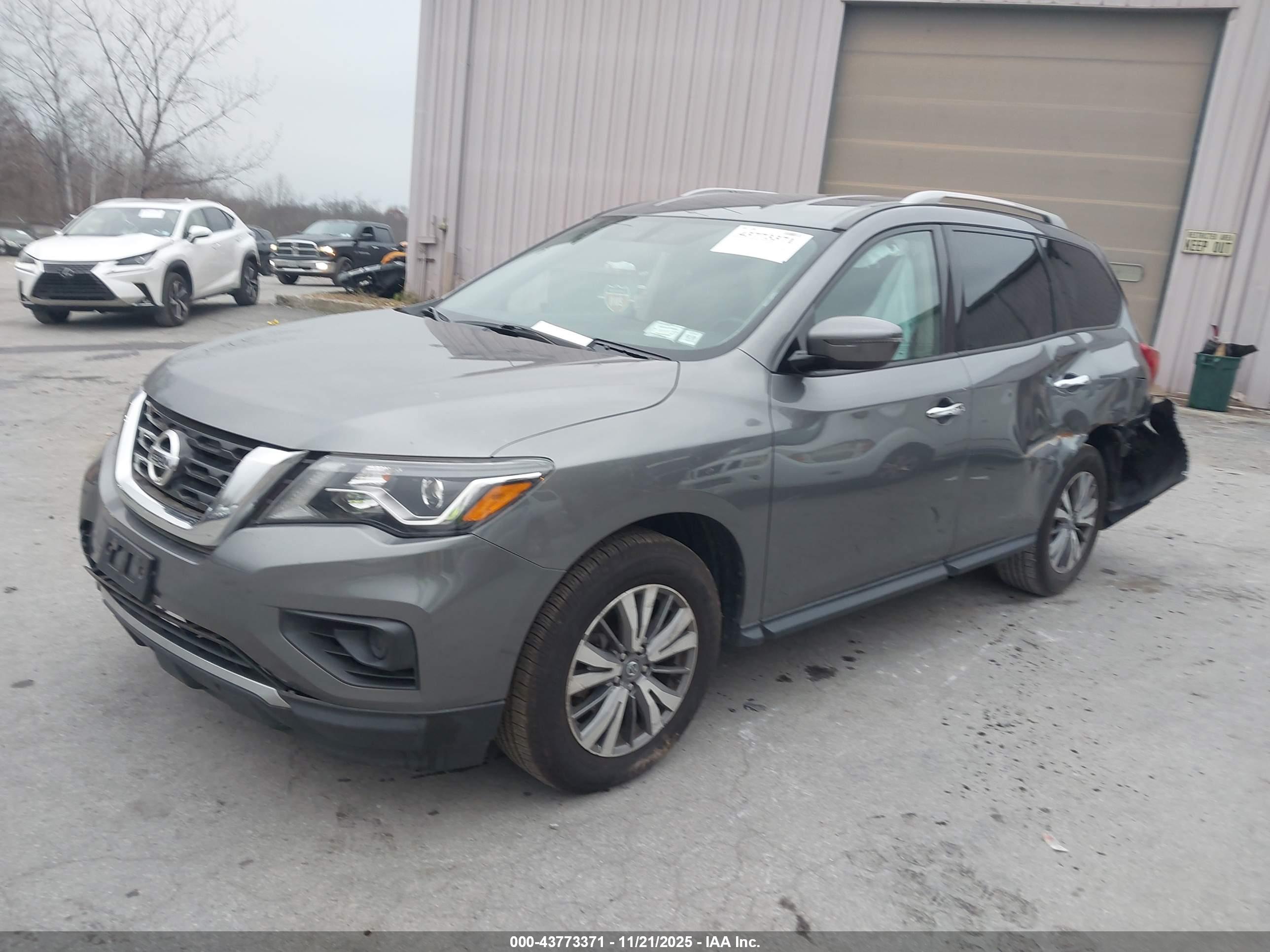 NISSAN PATHFINDER image 2