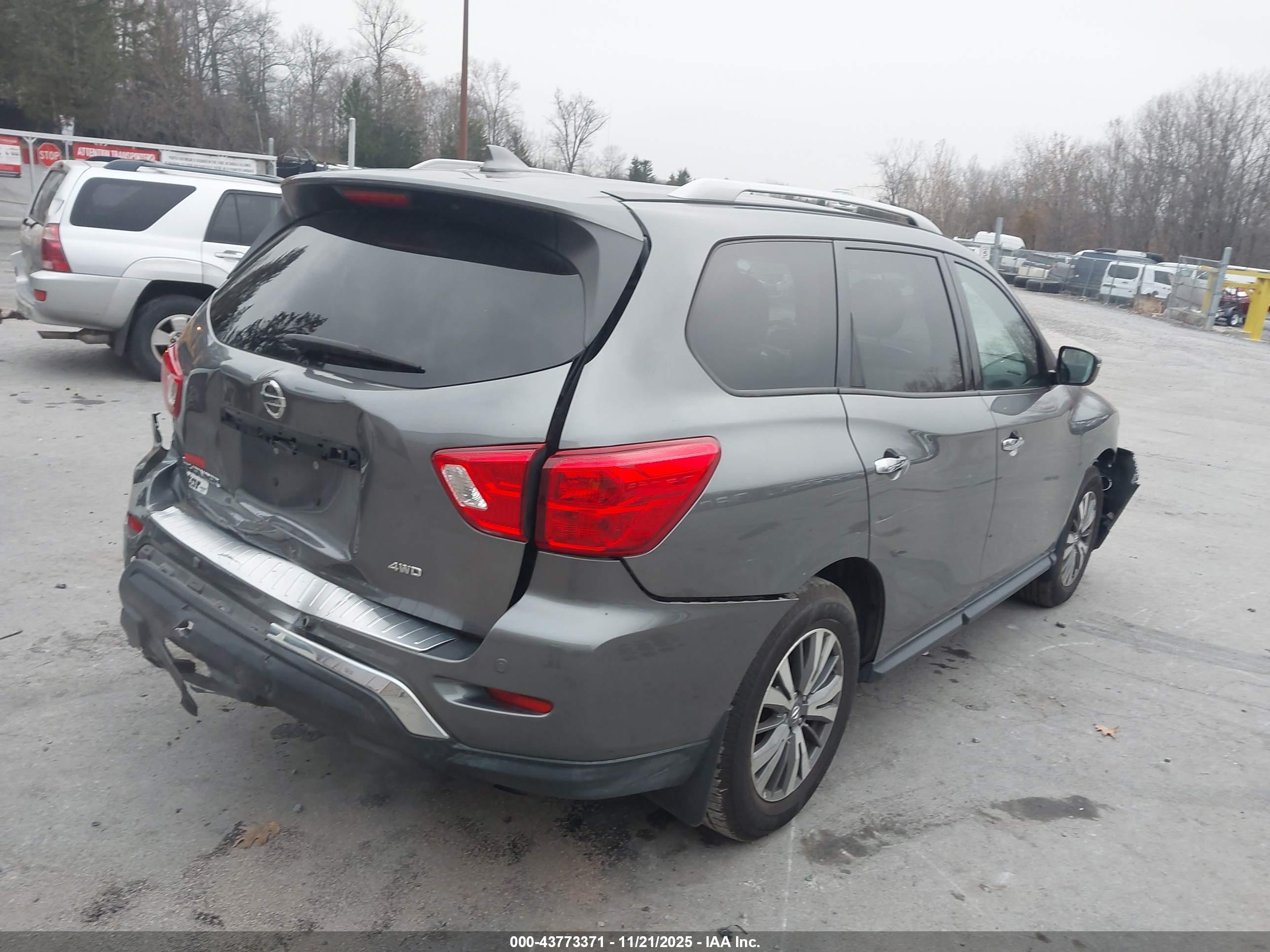 NISSAN PATHFINDER image 4