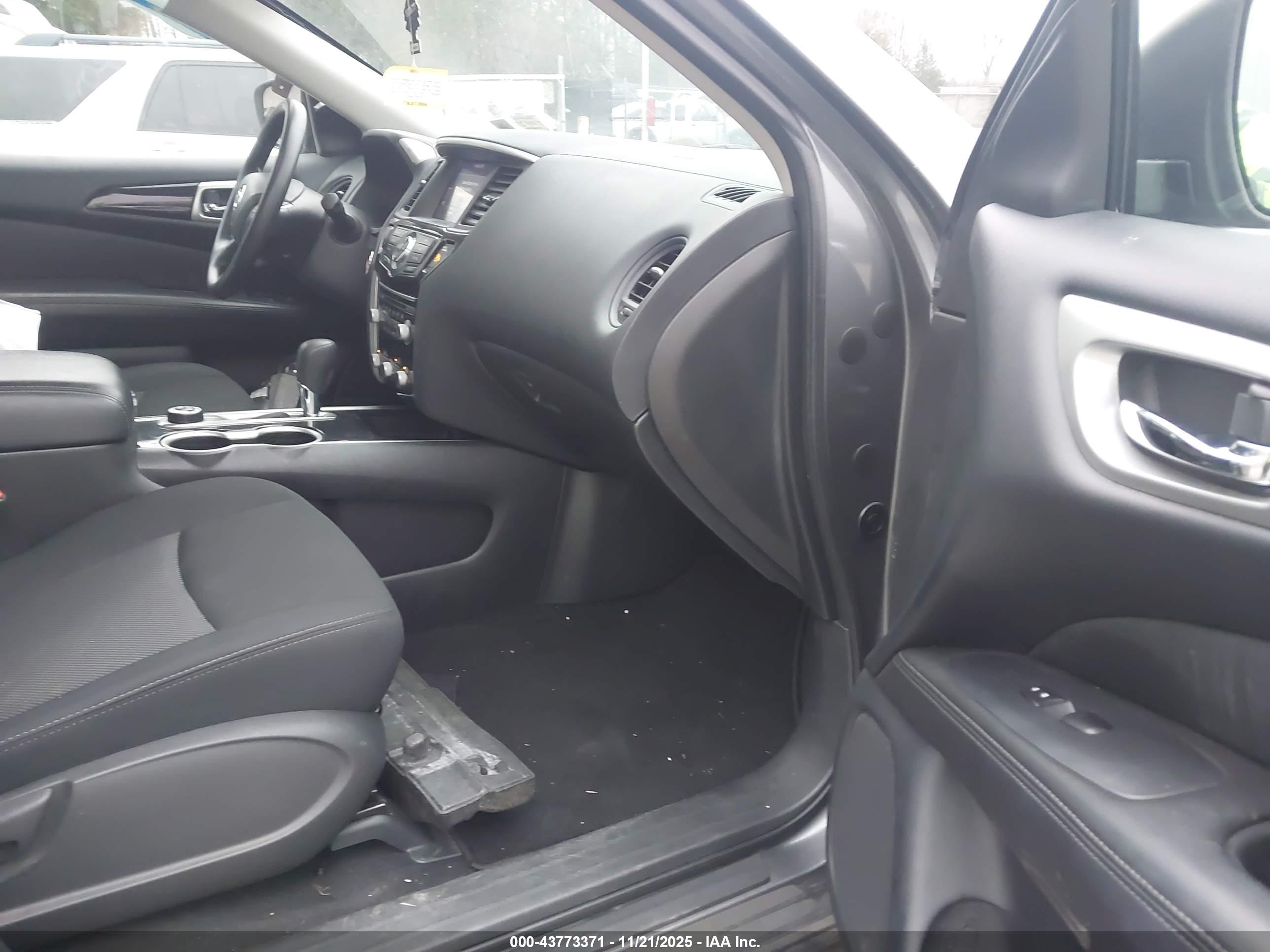 NISSAN PATHFINDER image 5