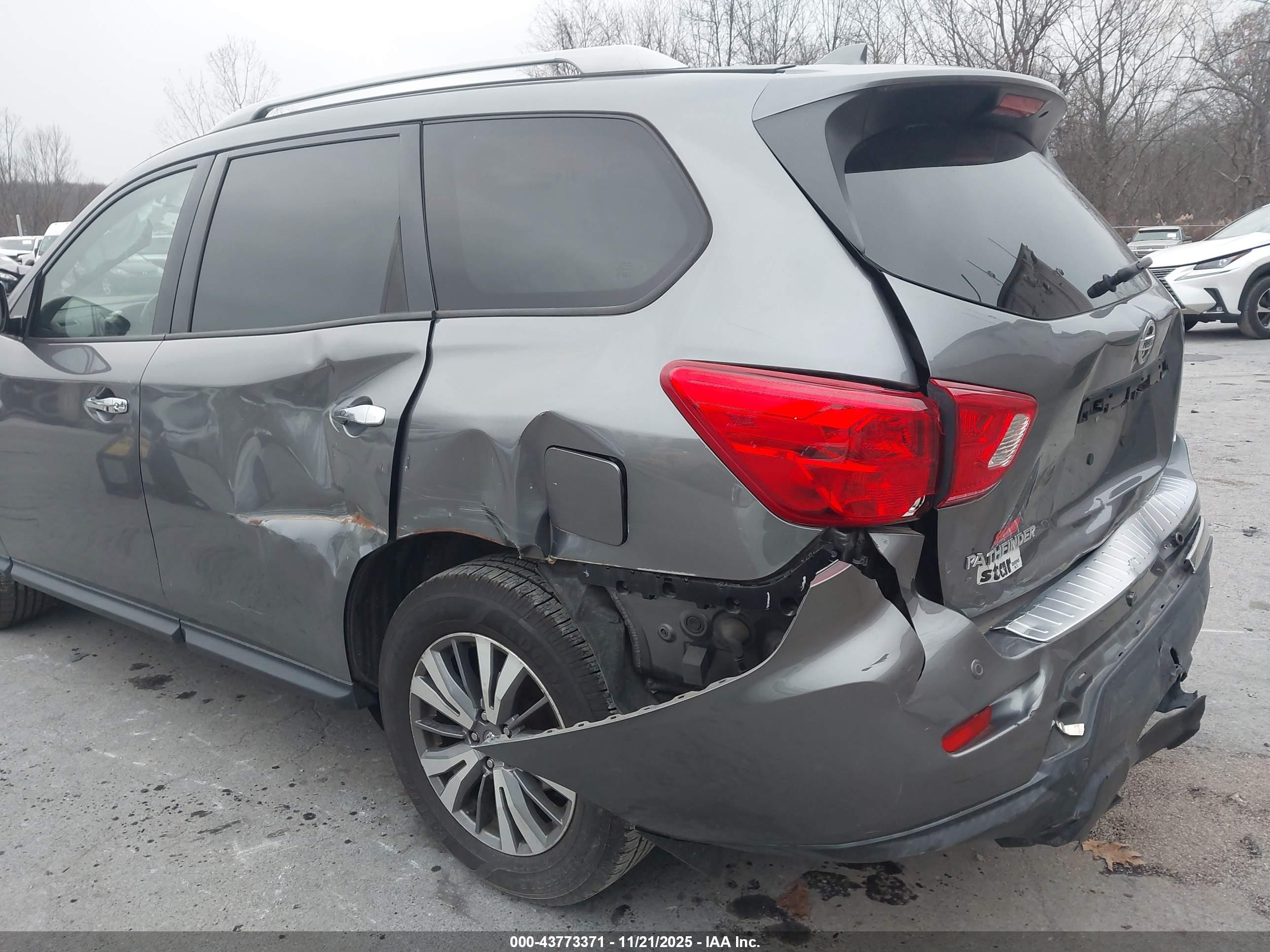 NISSAN PATHFINDER image 6