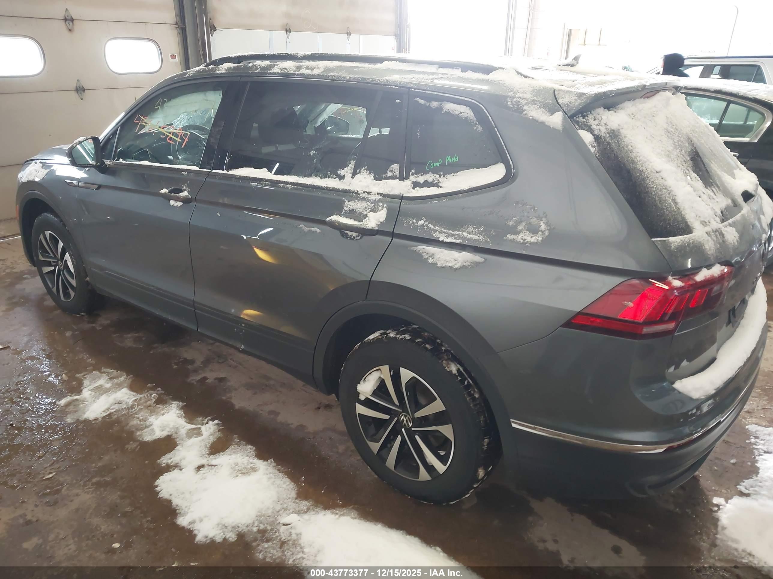 VOLKSWAGEN TIGUAN image 3
