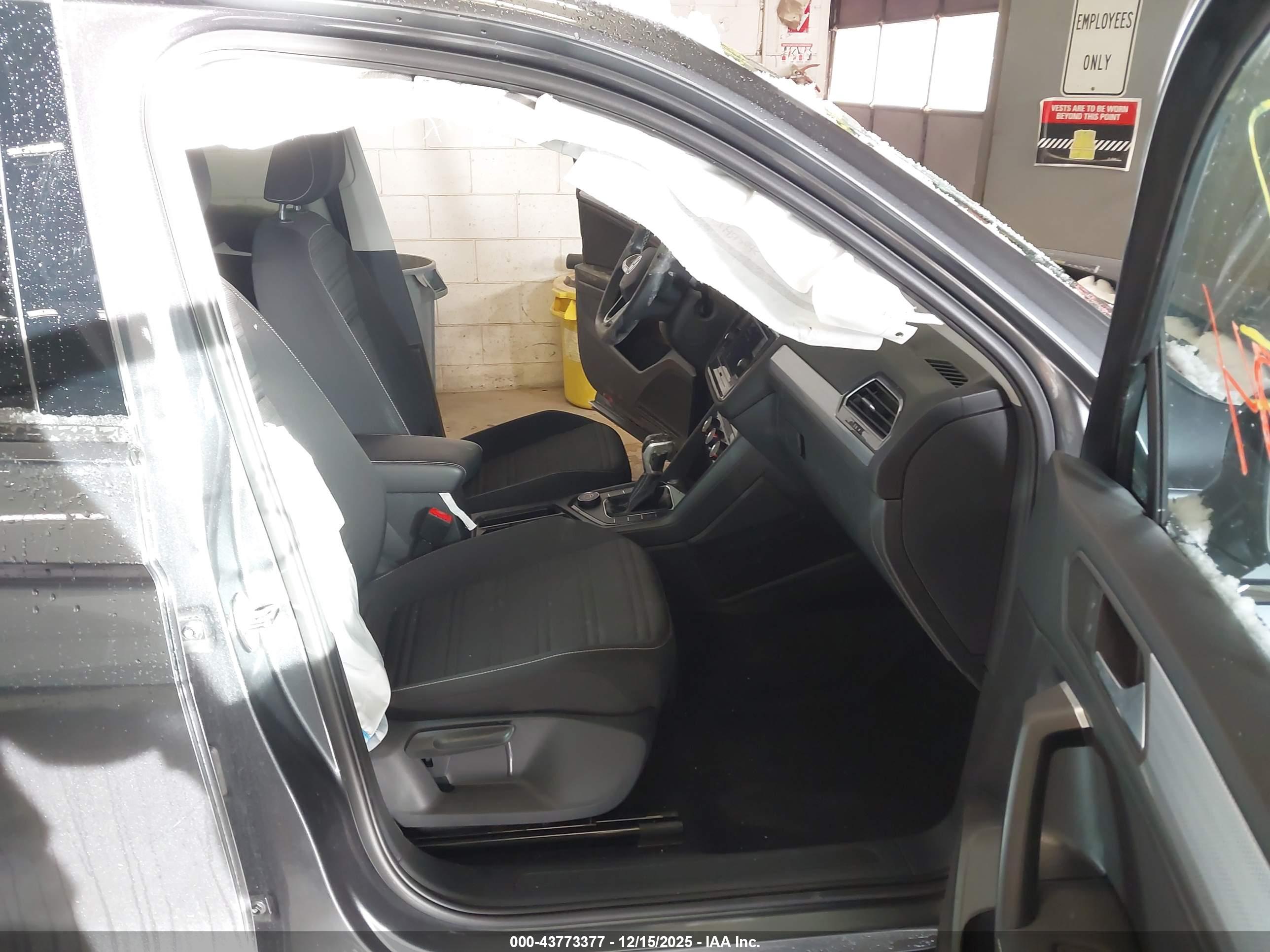 VOLKSWAGEN TIGUAN image 5
