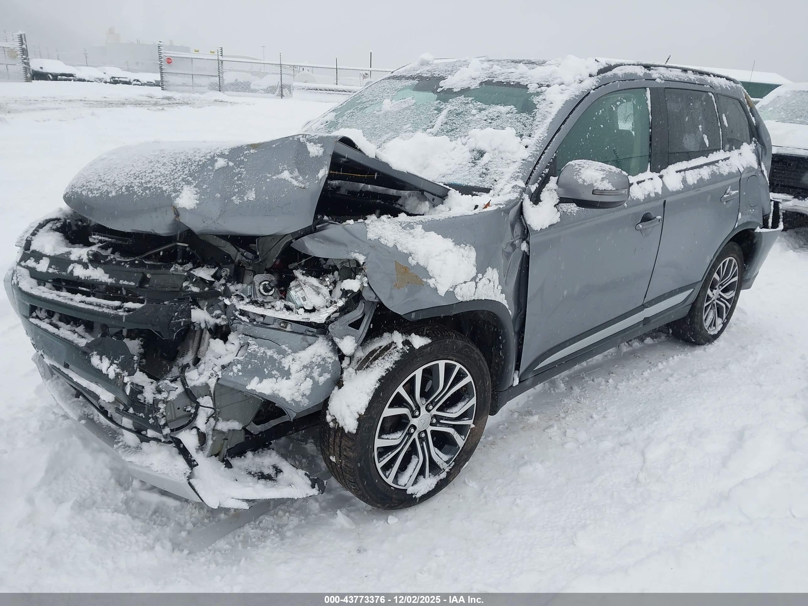 MITSUBISHI OUTLANDER image 2