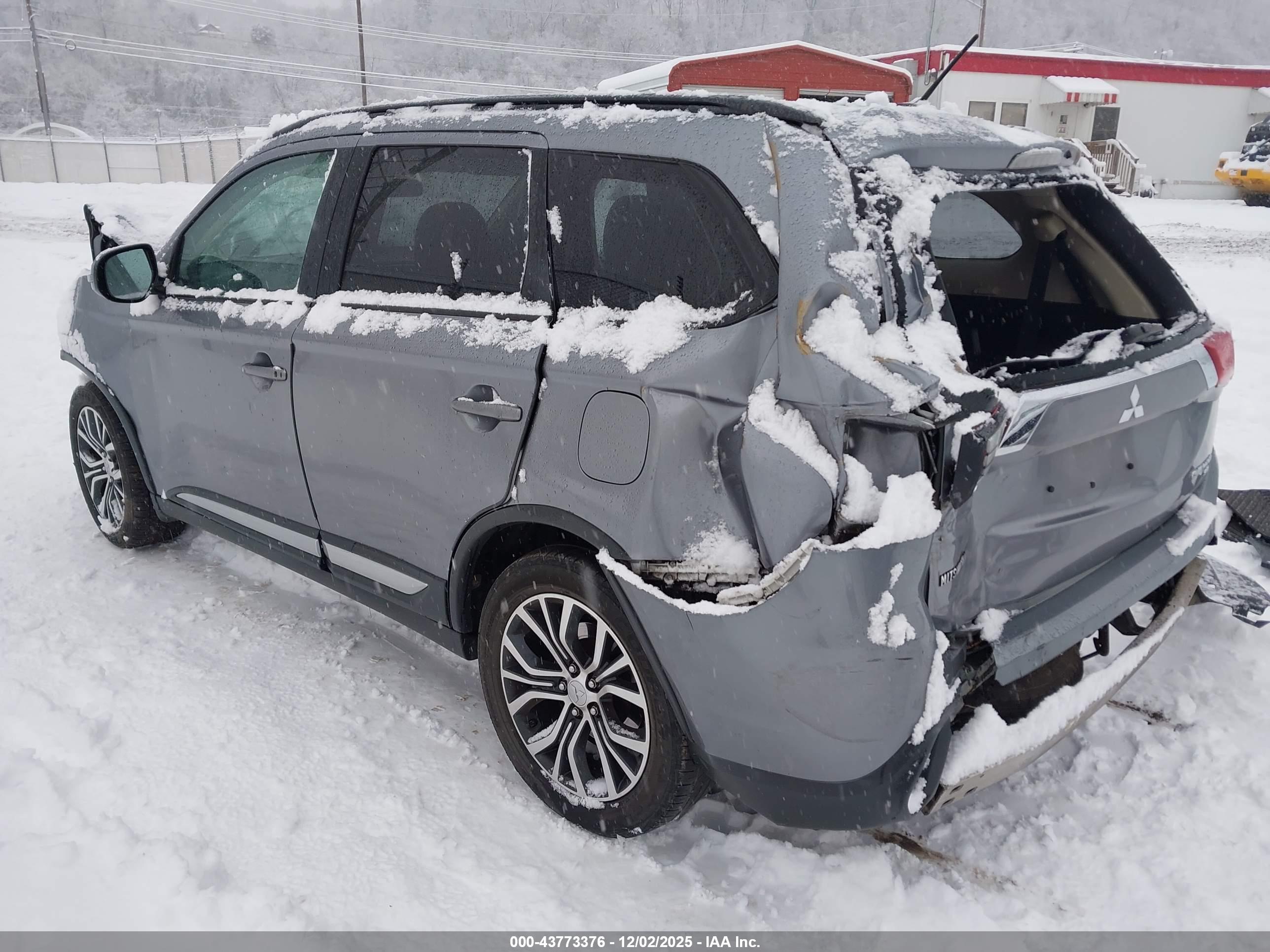 MITSUBISHI OUTLANDER image 3