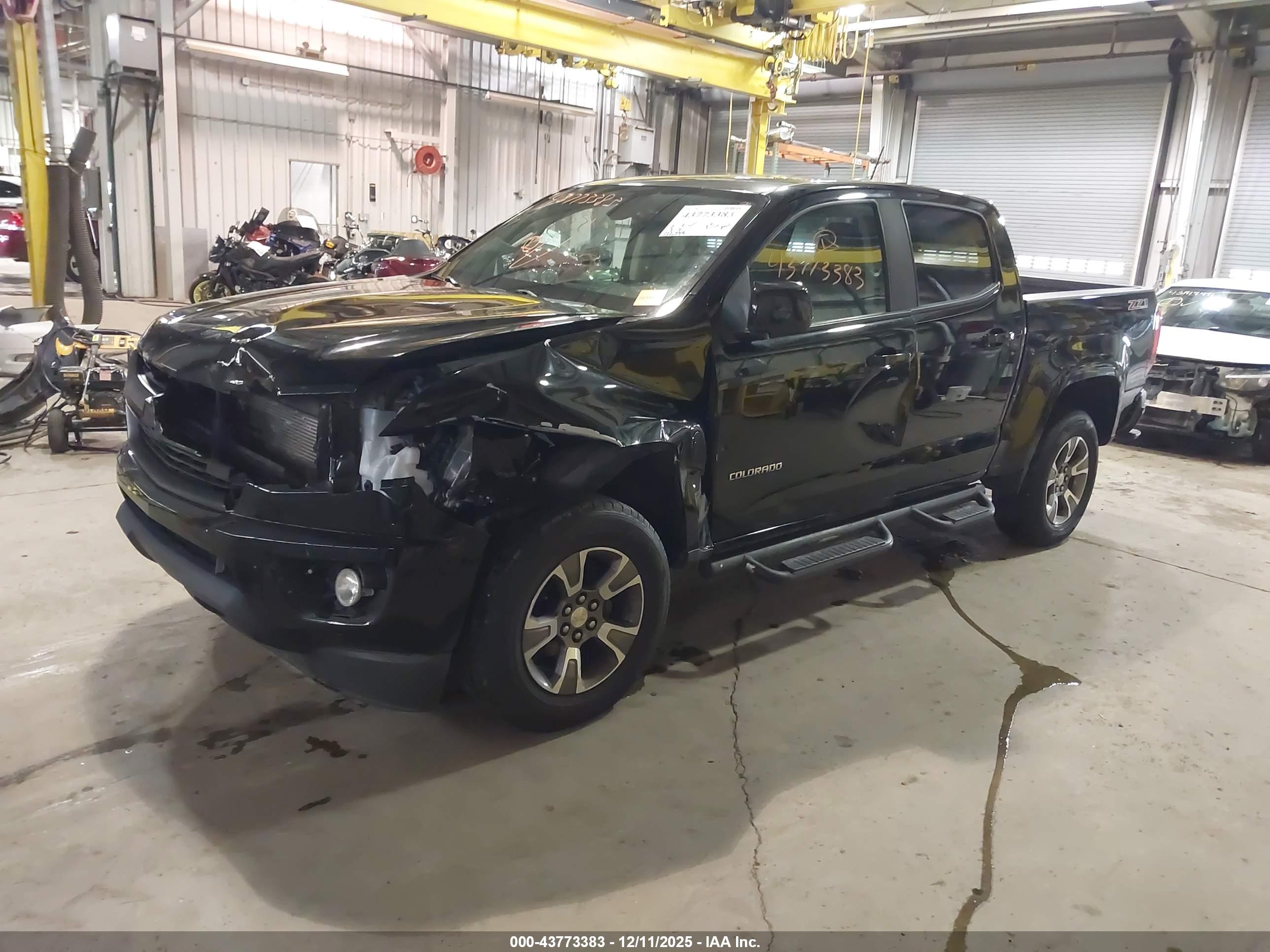 CHEVROLET COLORADO image 2