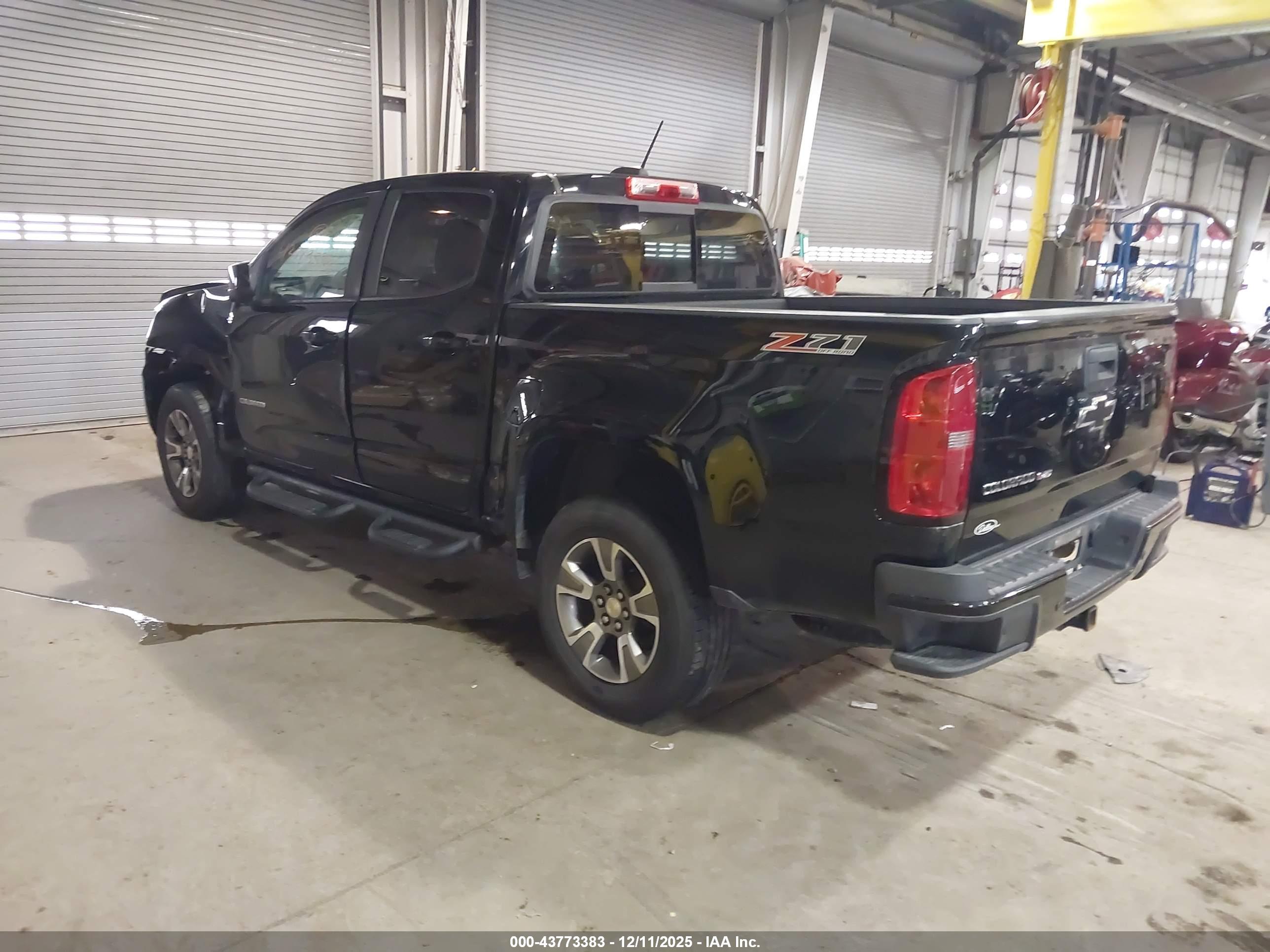 CHEVROLET COLORADO image 3