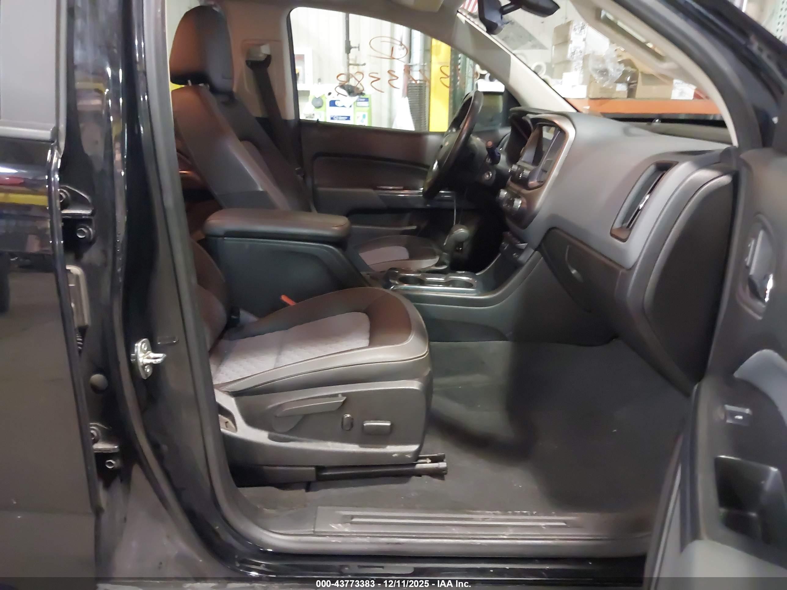 CHEVROLET COLORADO image 5