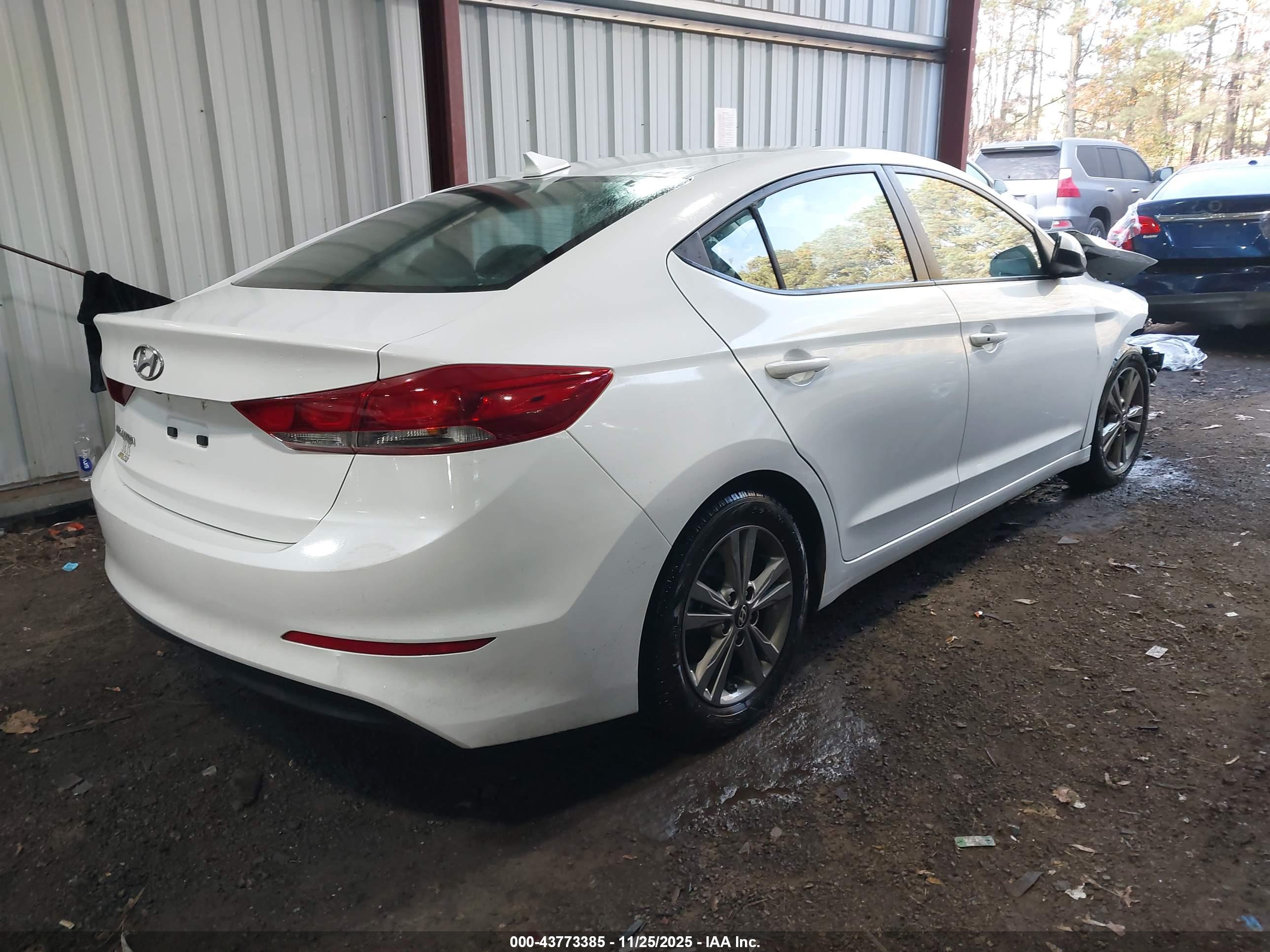 HYUNDAI ELANTRA image 4