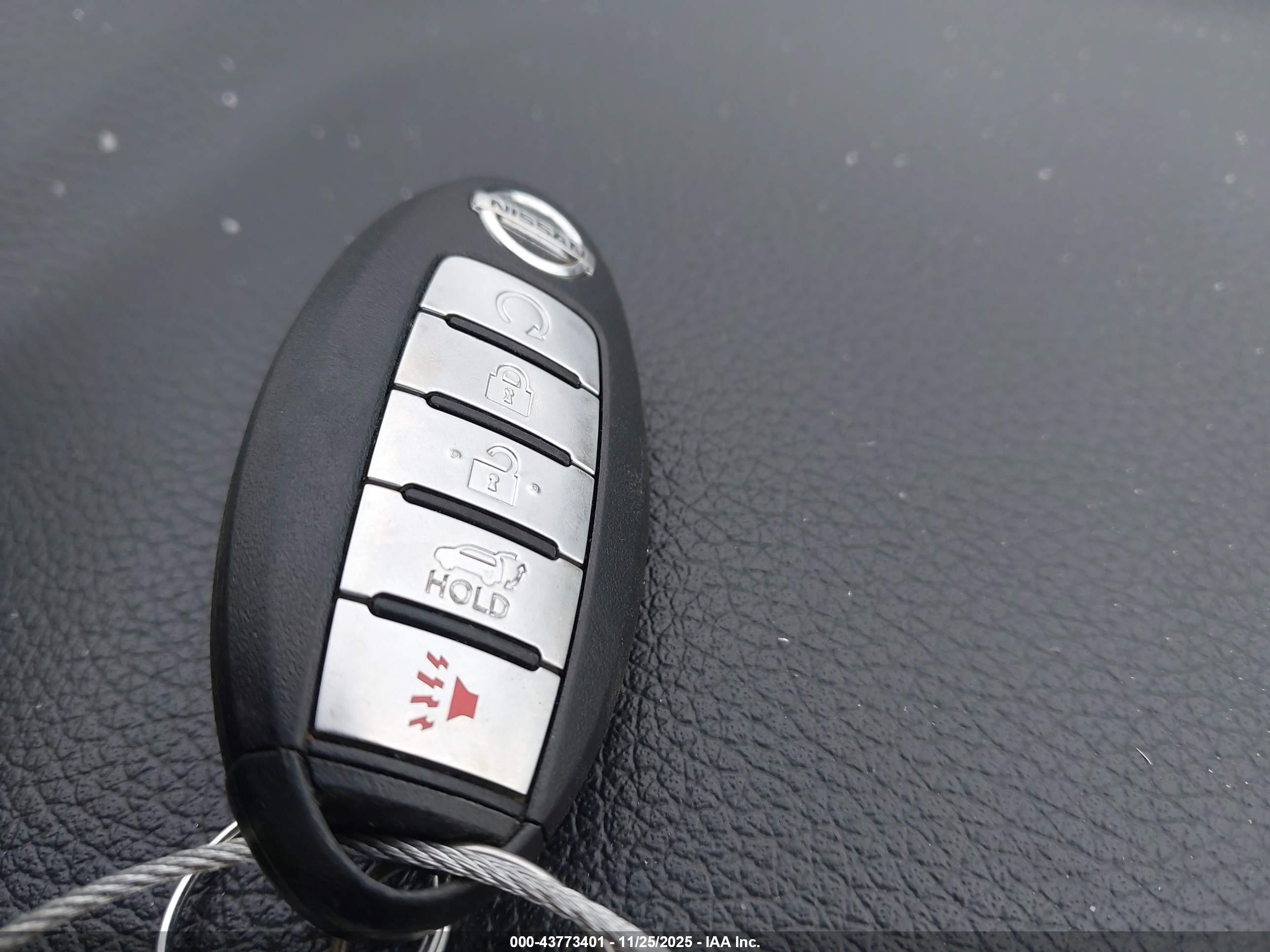 NISSAN ROGUE image 11