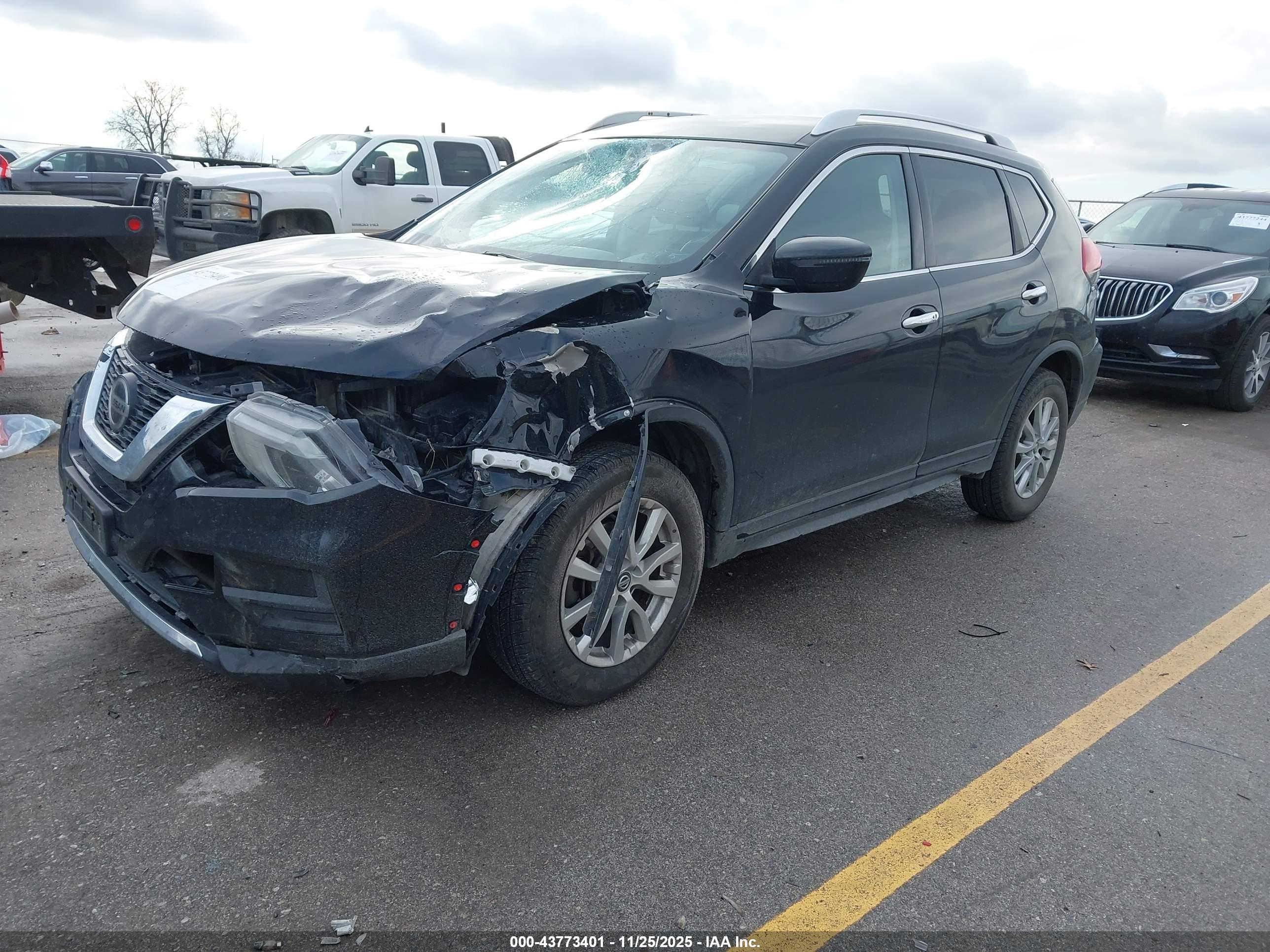 NISSAN ROGUE image 2