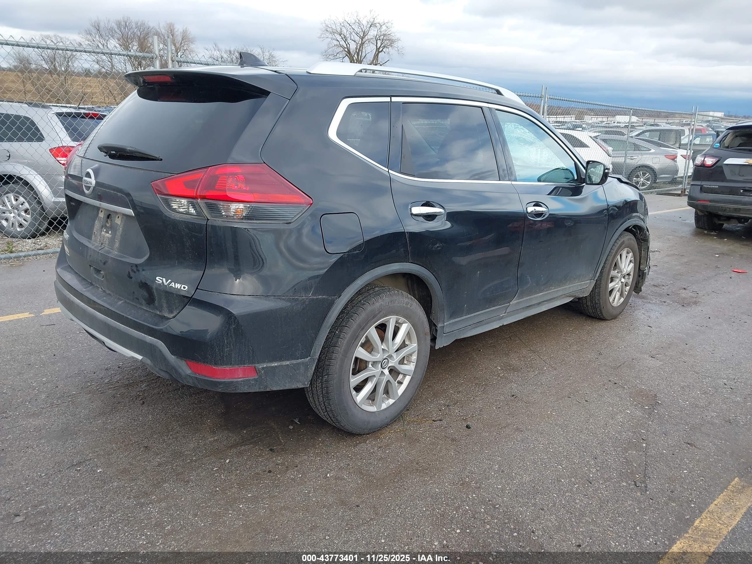 NISSAN ROGUE image 4