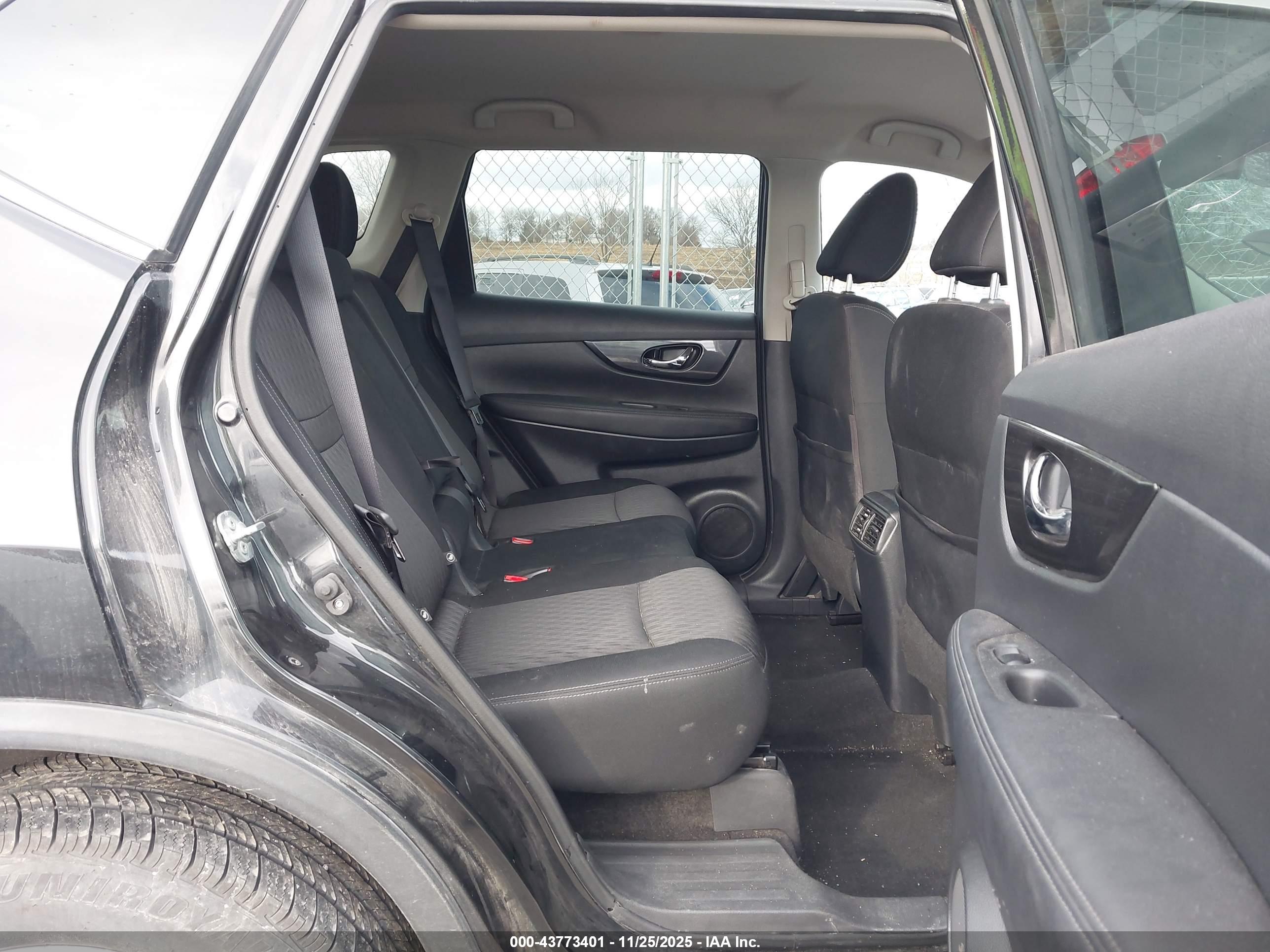 NISSAN ROGUE image 8