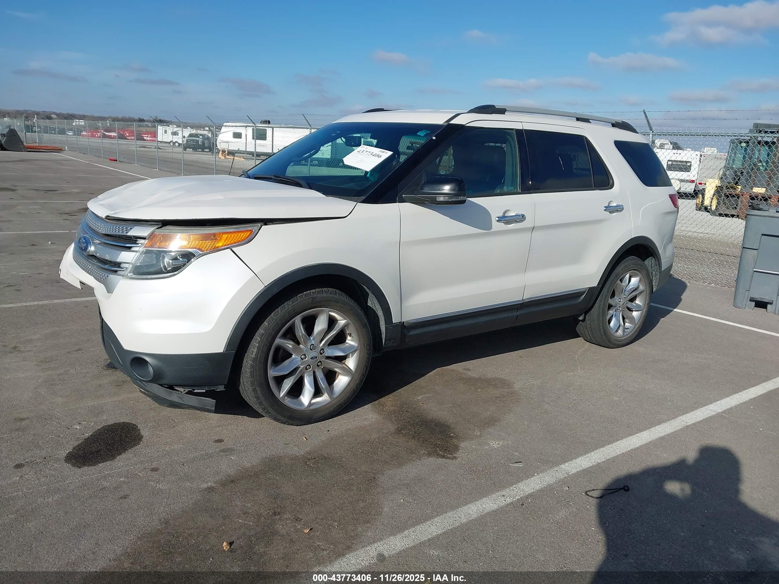 FORD EXPLORER image 2