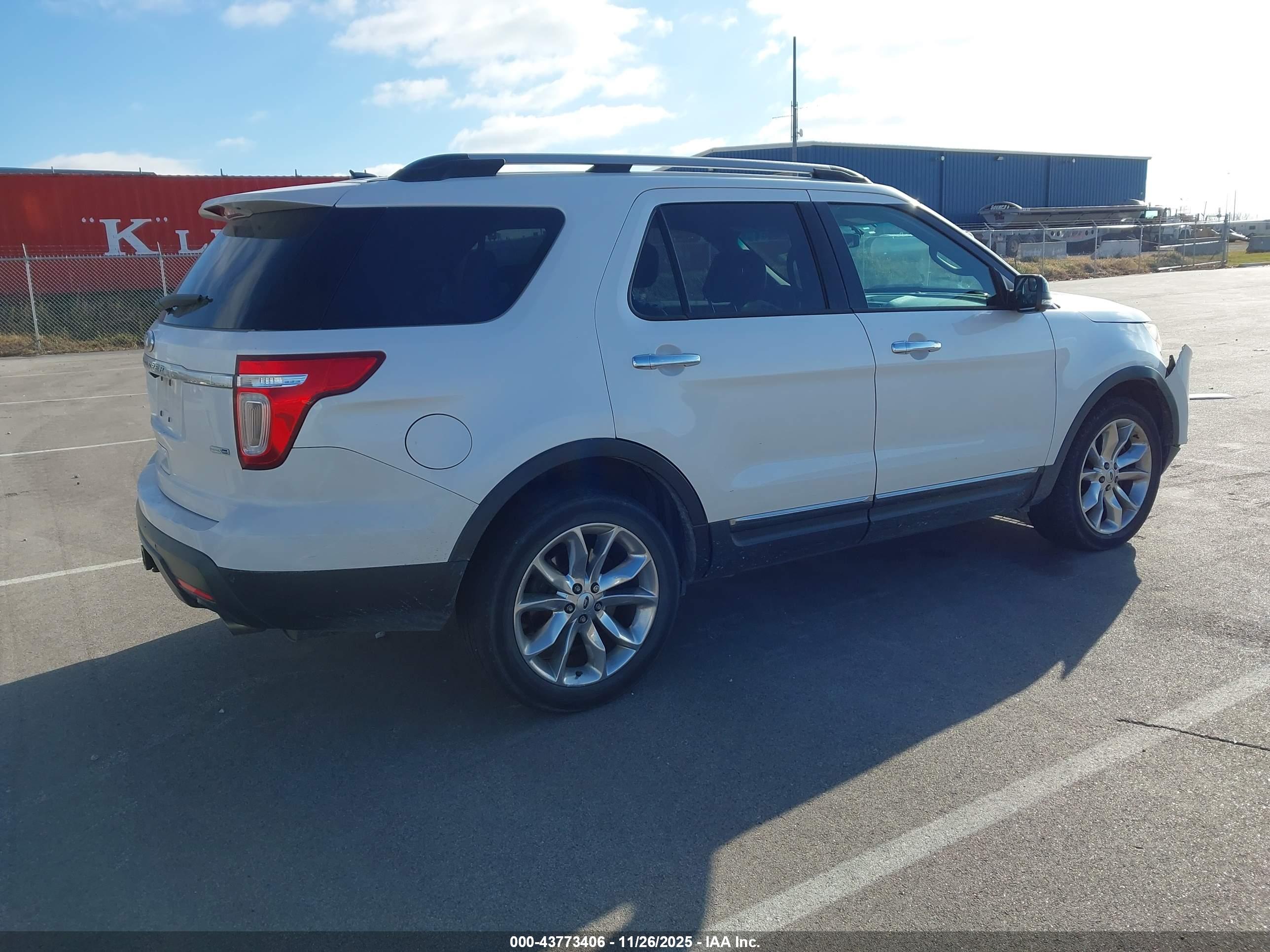 FORD EXPLORER image 4