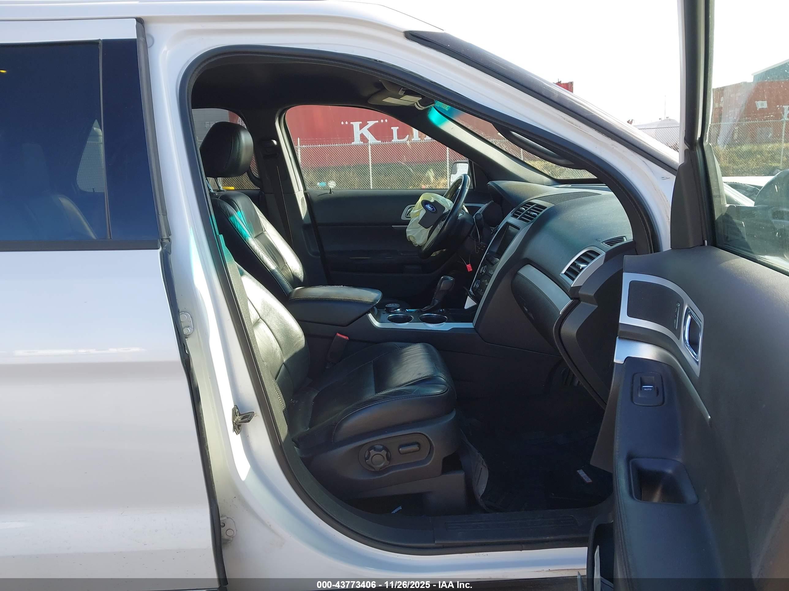 FORD EXPLORER image 5