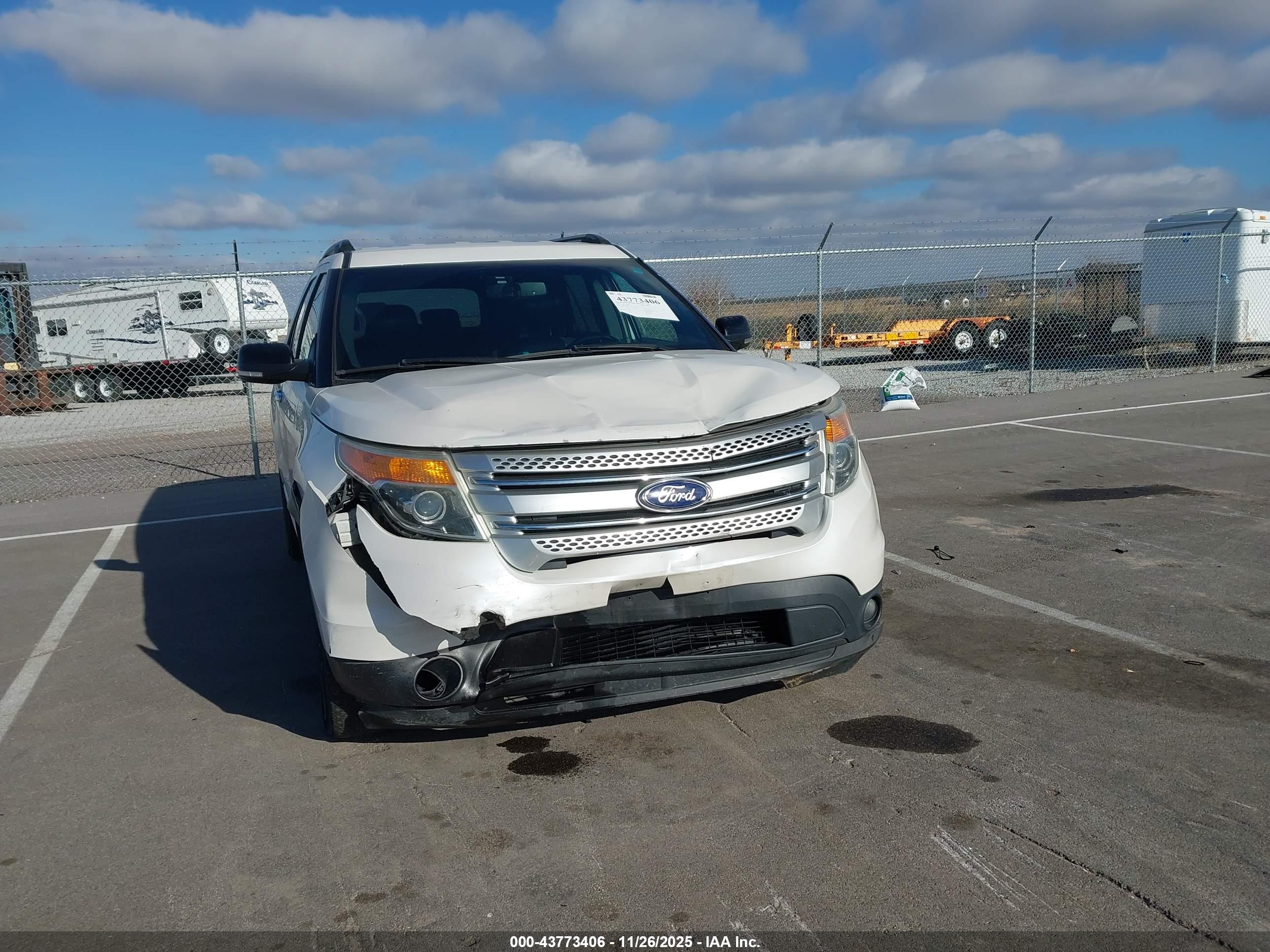 FORD EXPLORER image 6
