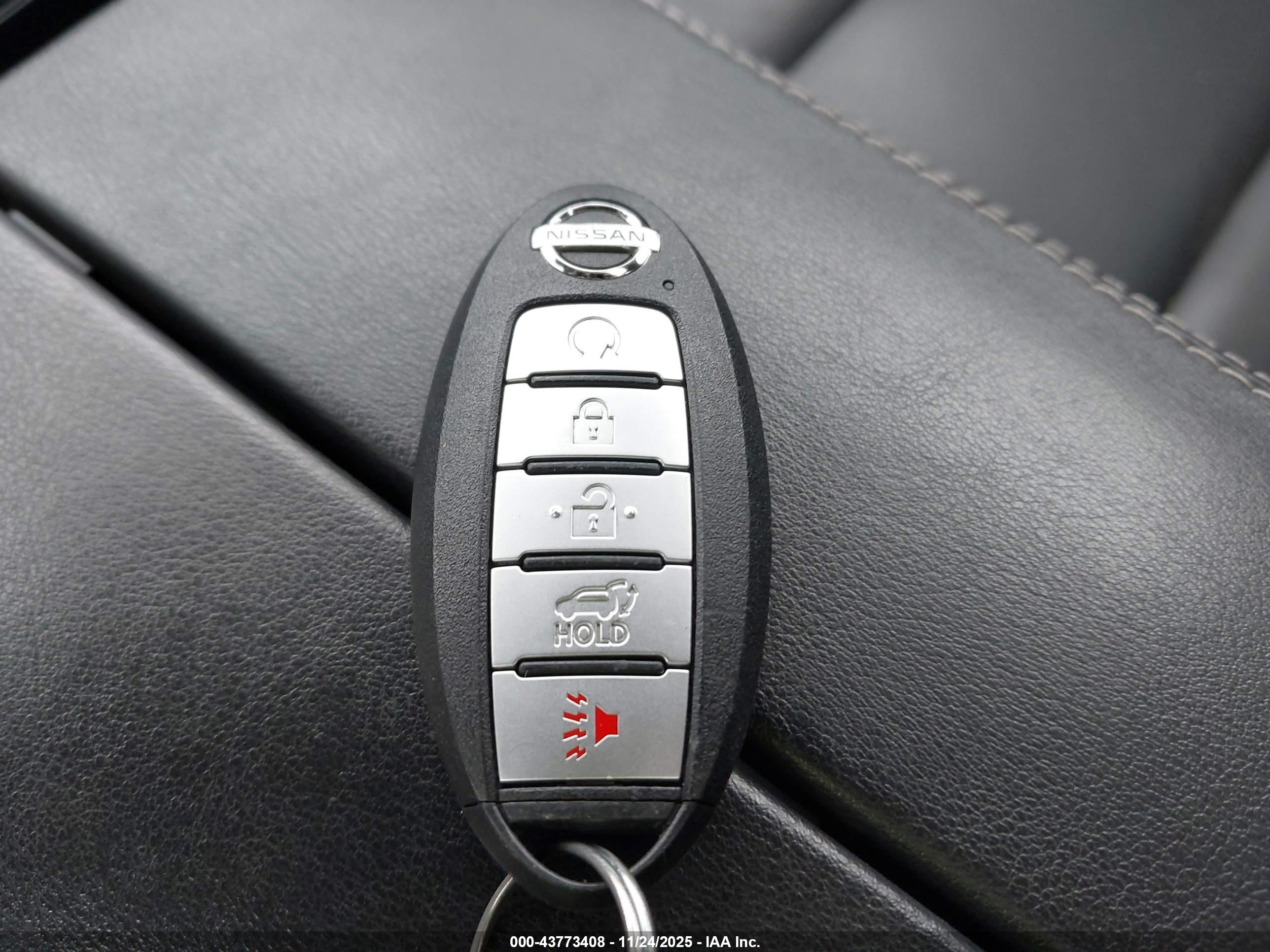 NISSAN ROGUE image 11