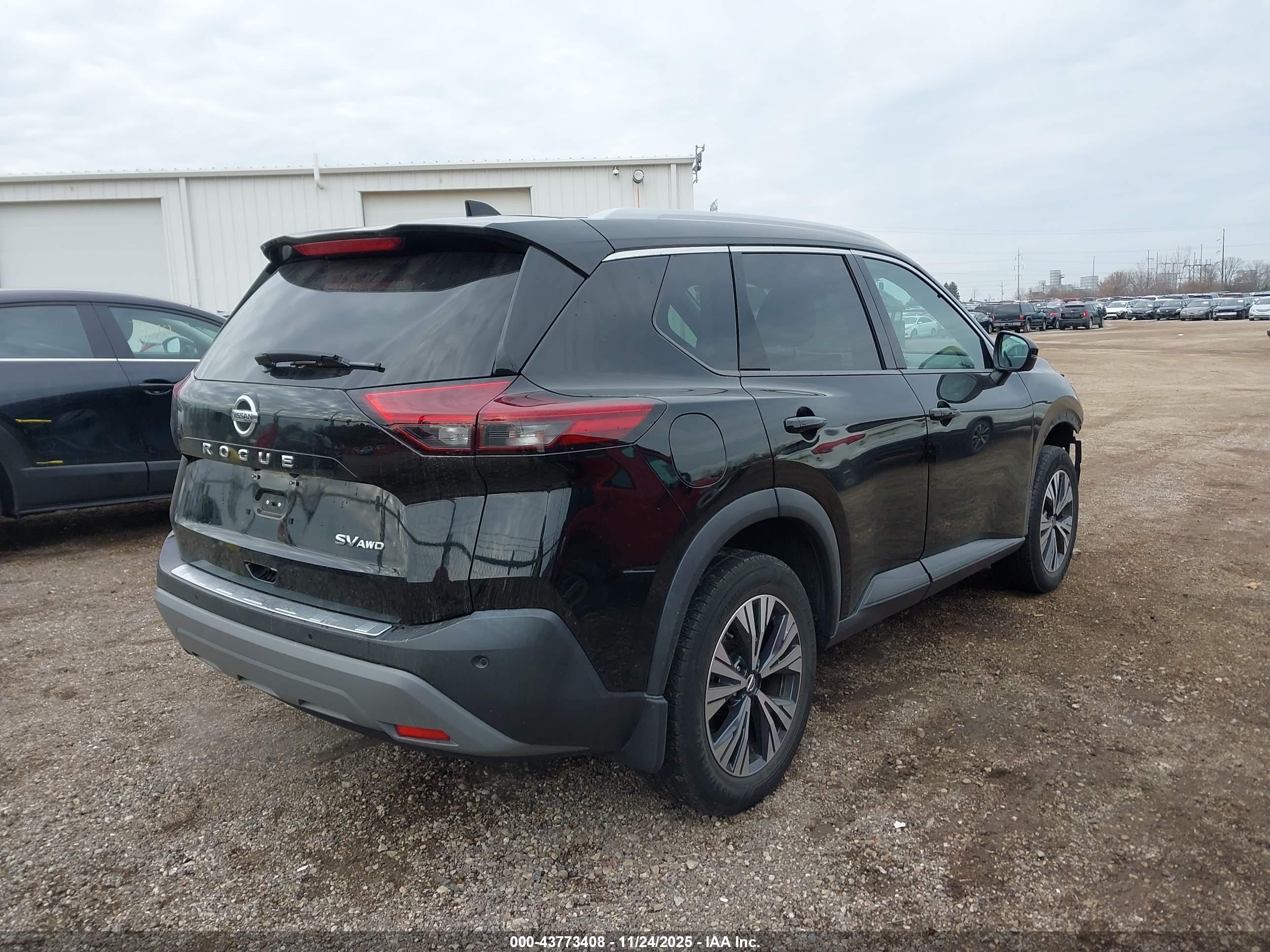 NISSAN ROGUE image 4