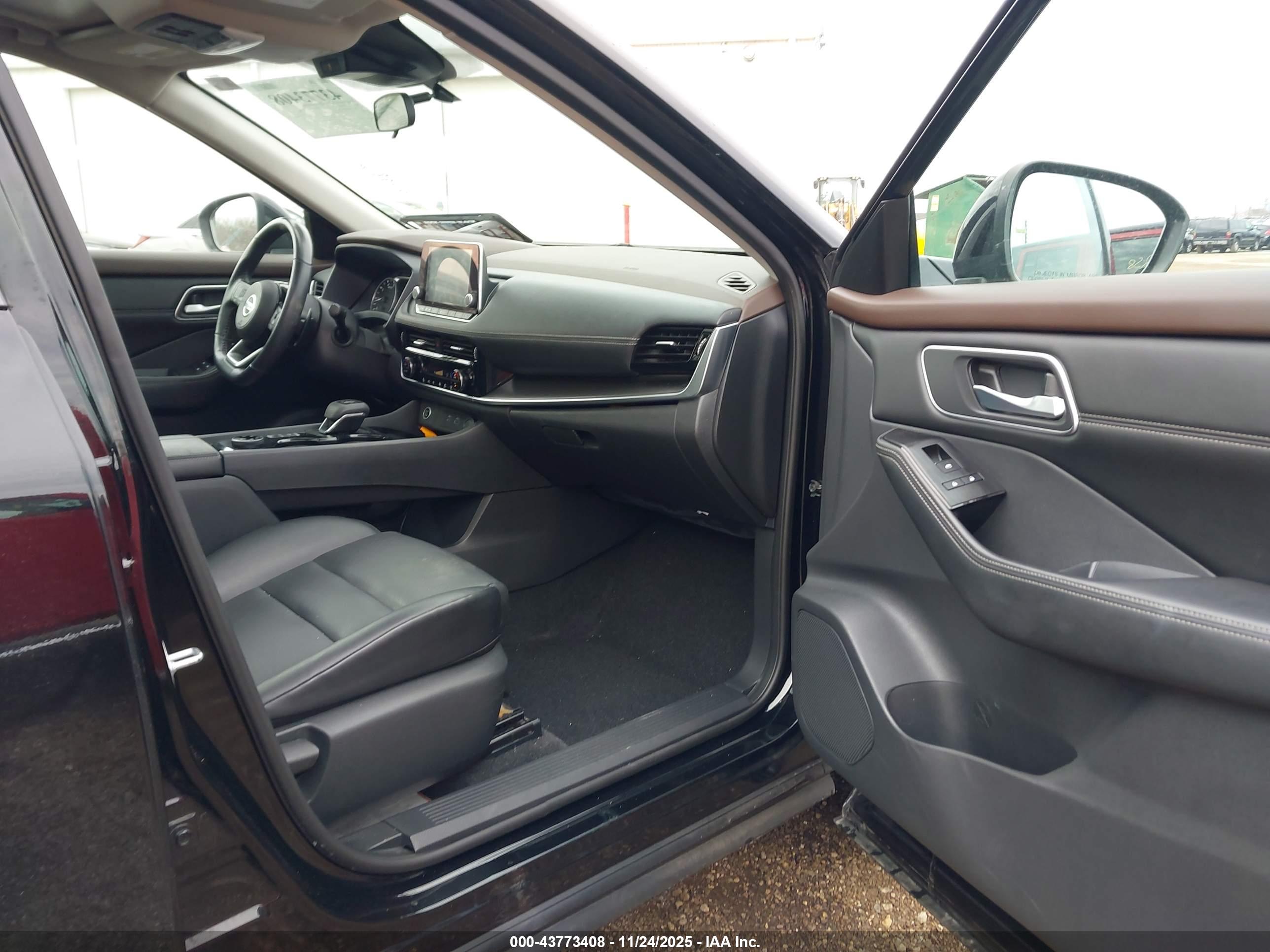 NISSAN ROGUE image 5