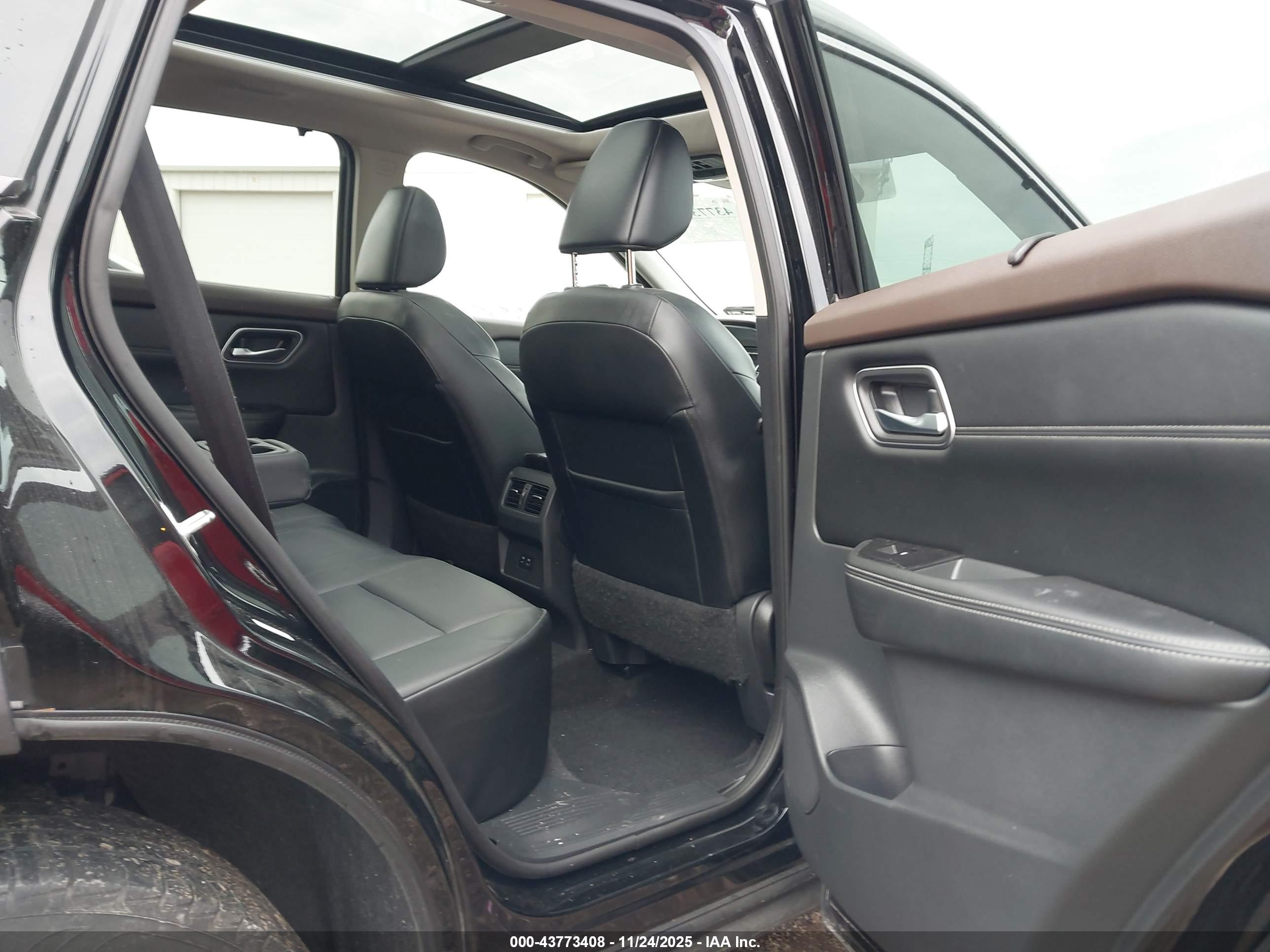 NISSAN ROGUE image 8