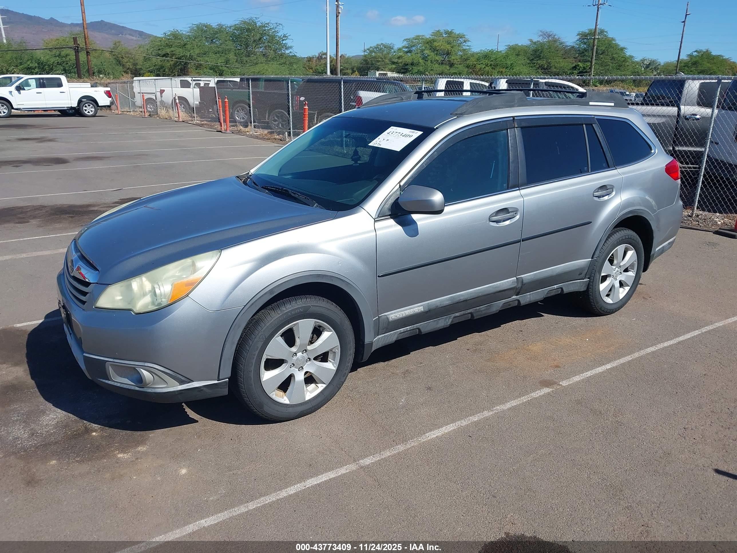 SUBARU OUTBACK image 2