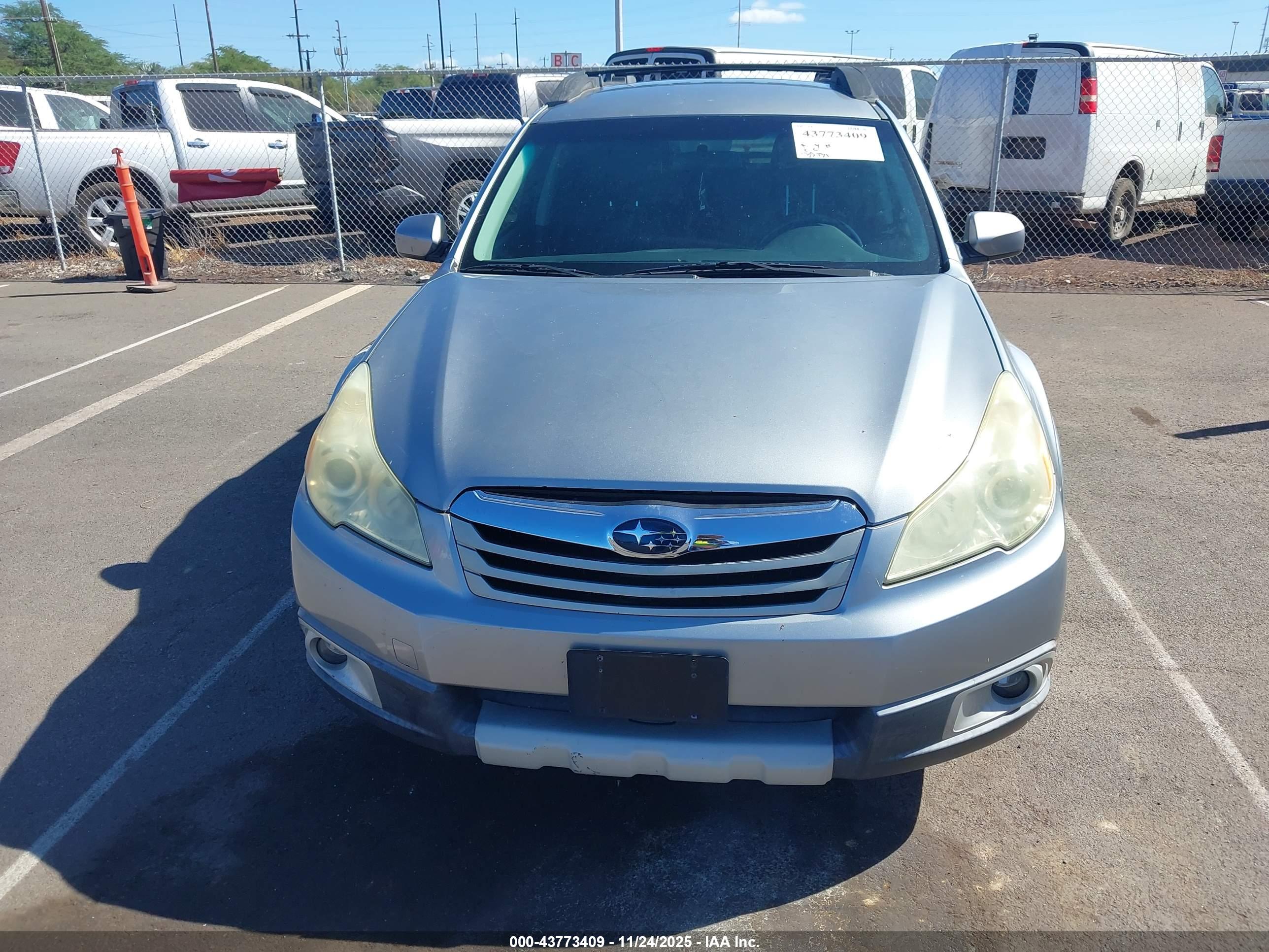 SUBARU OUTBACK image 6