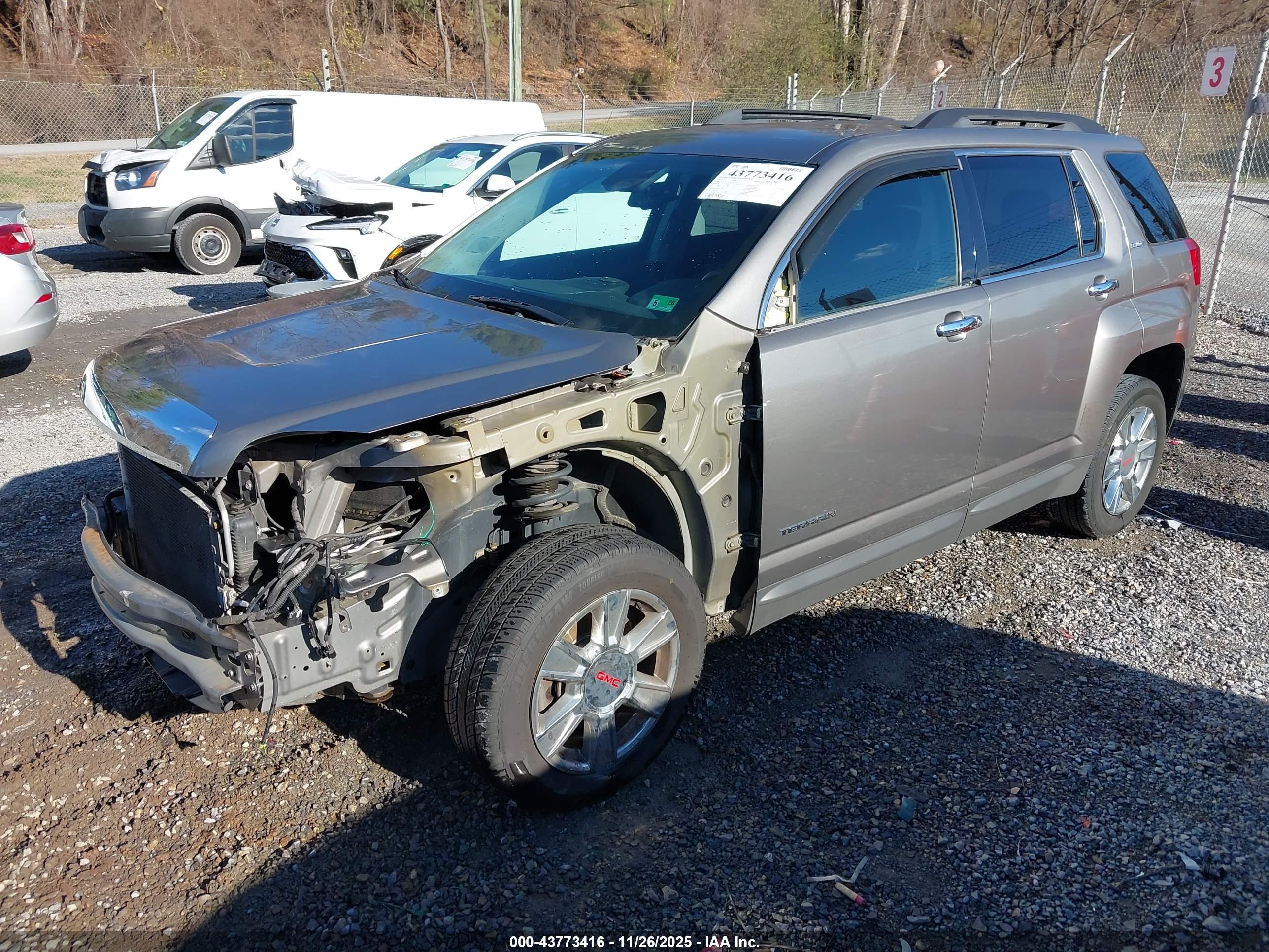 GMC TERRAIN image 2