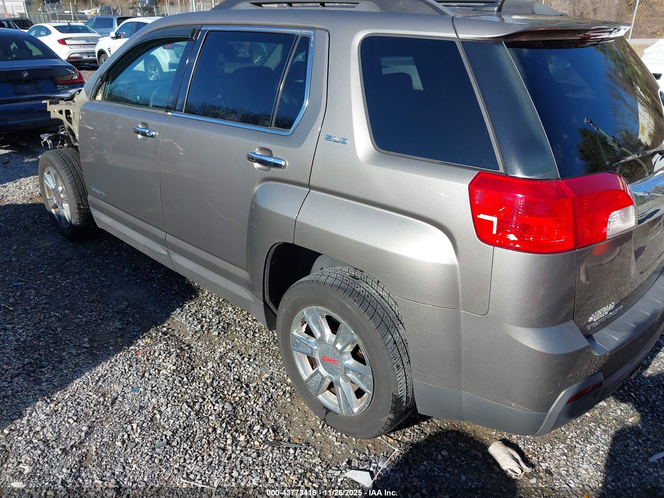 GMC TERRAIN image 3