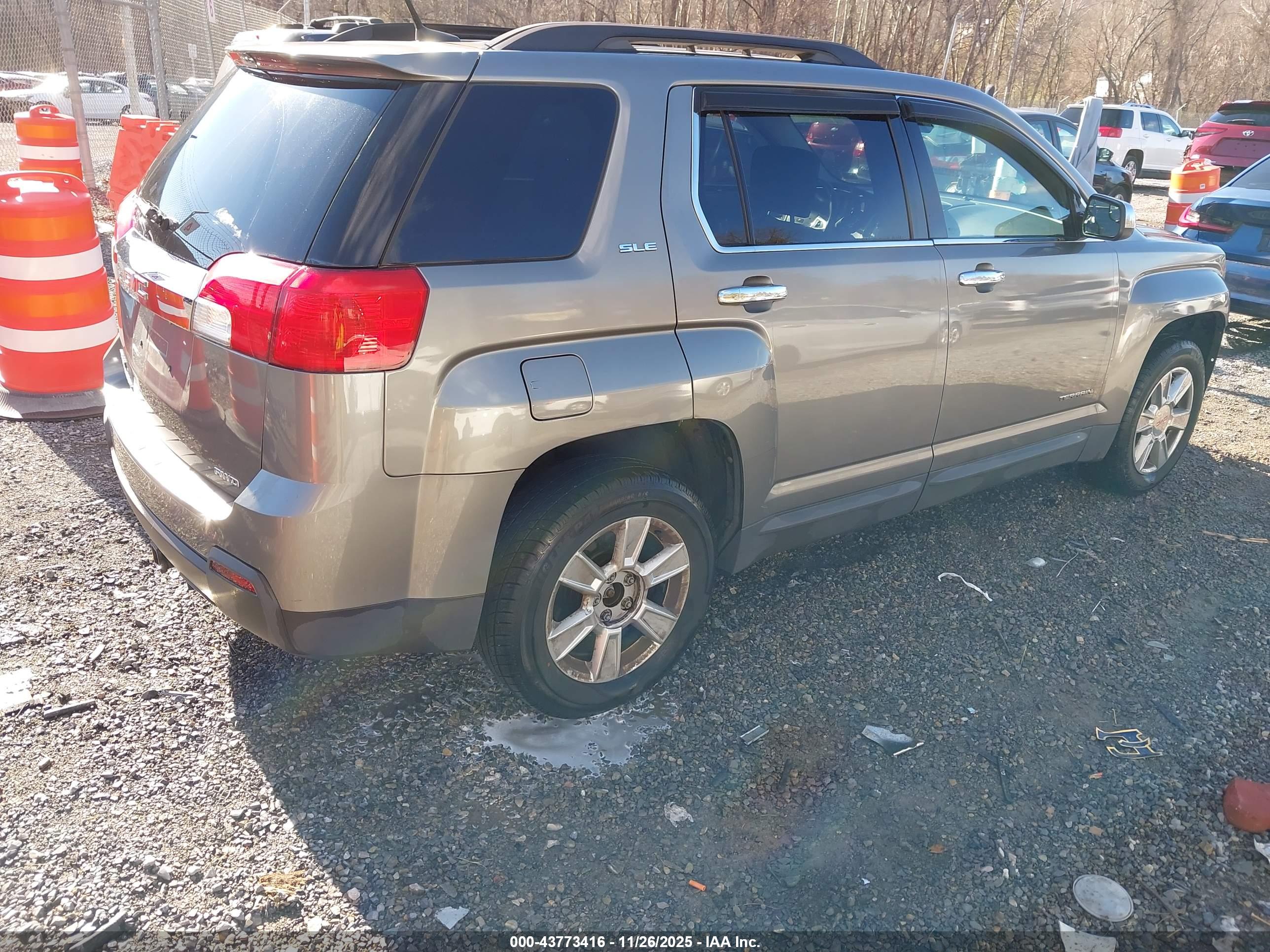 GMC TERRAIN image 4