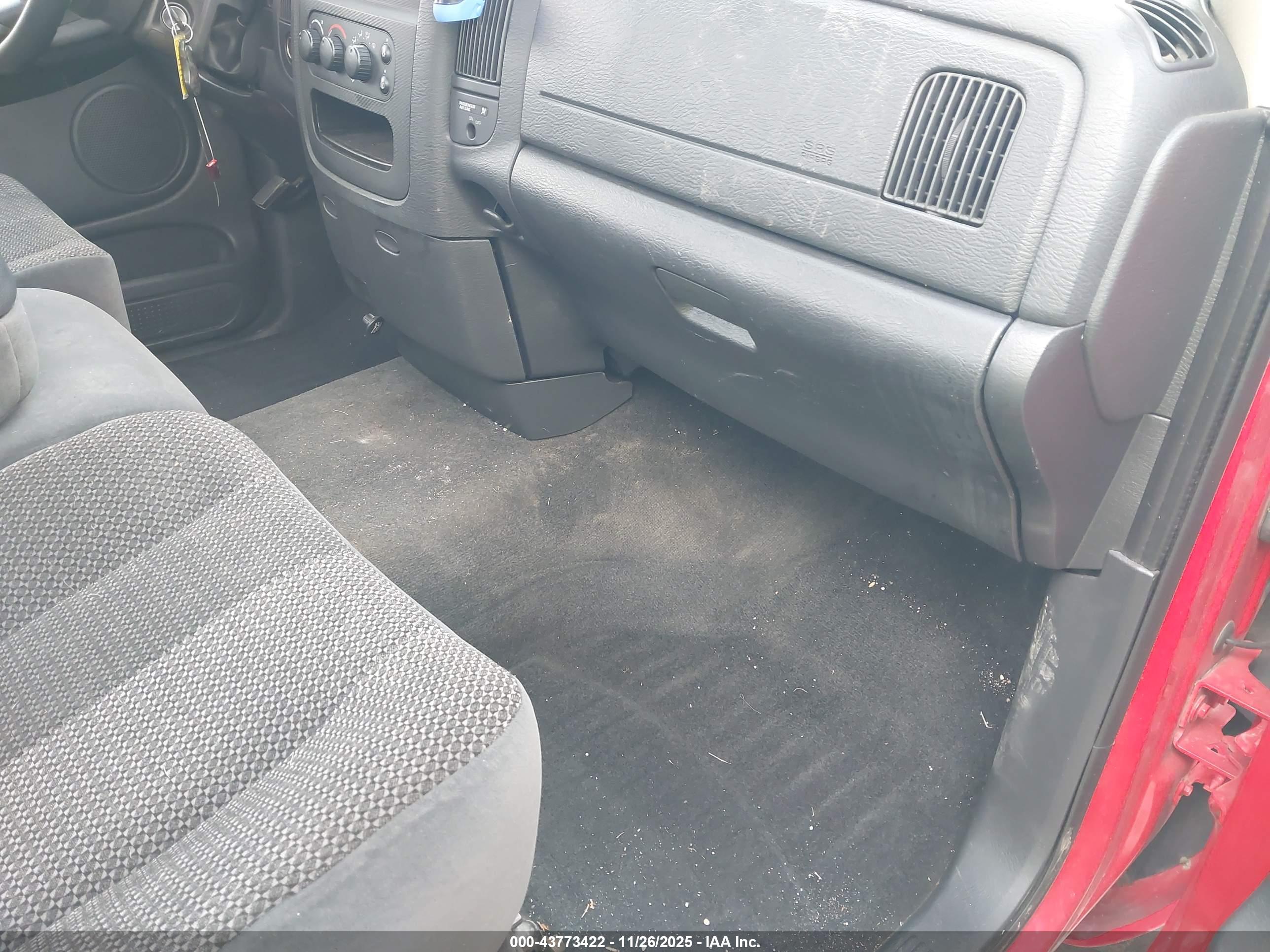 DODGE RAM image 8