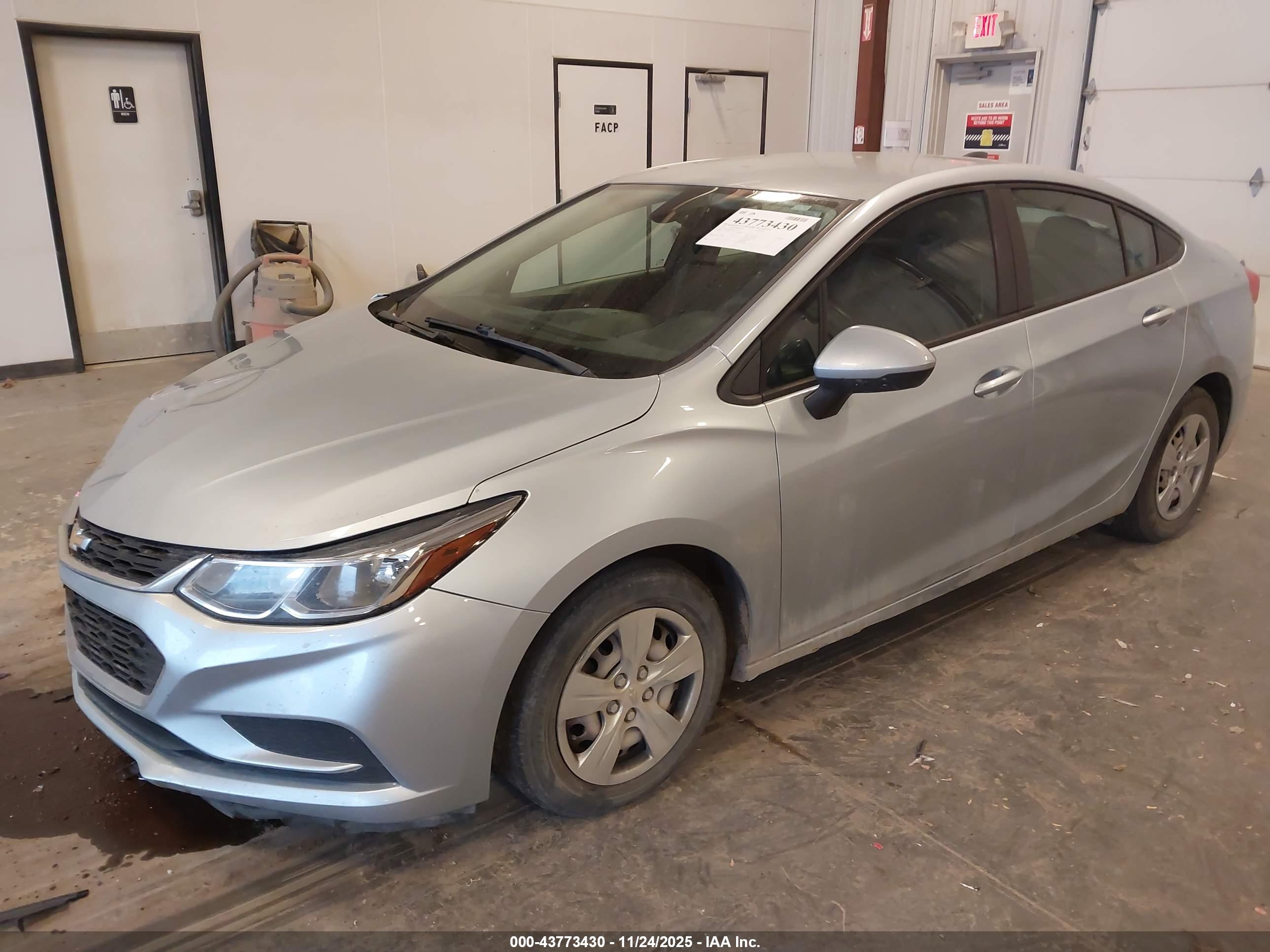 CHEVROLET CRUZE image 2