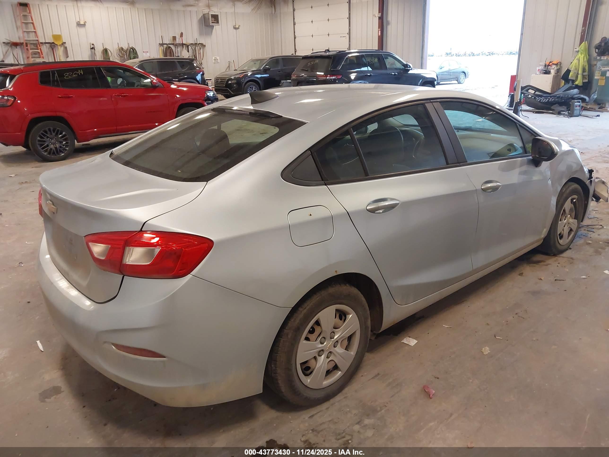 CHEVROLET CRUZE image 4