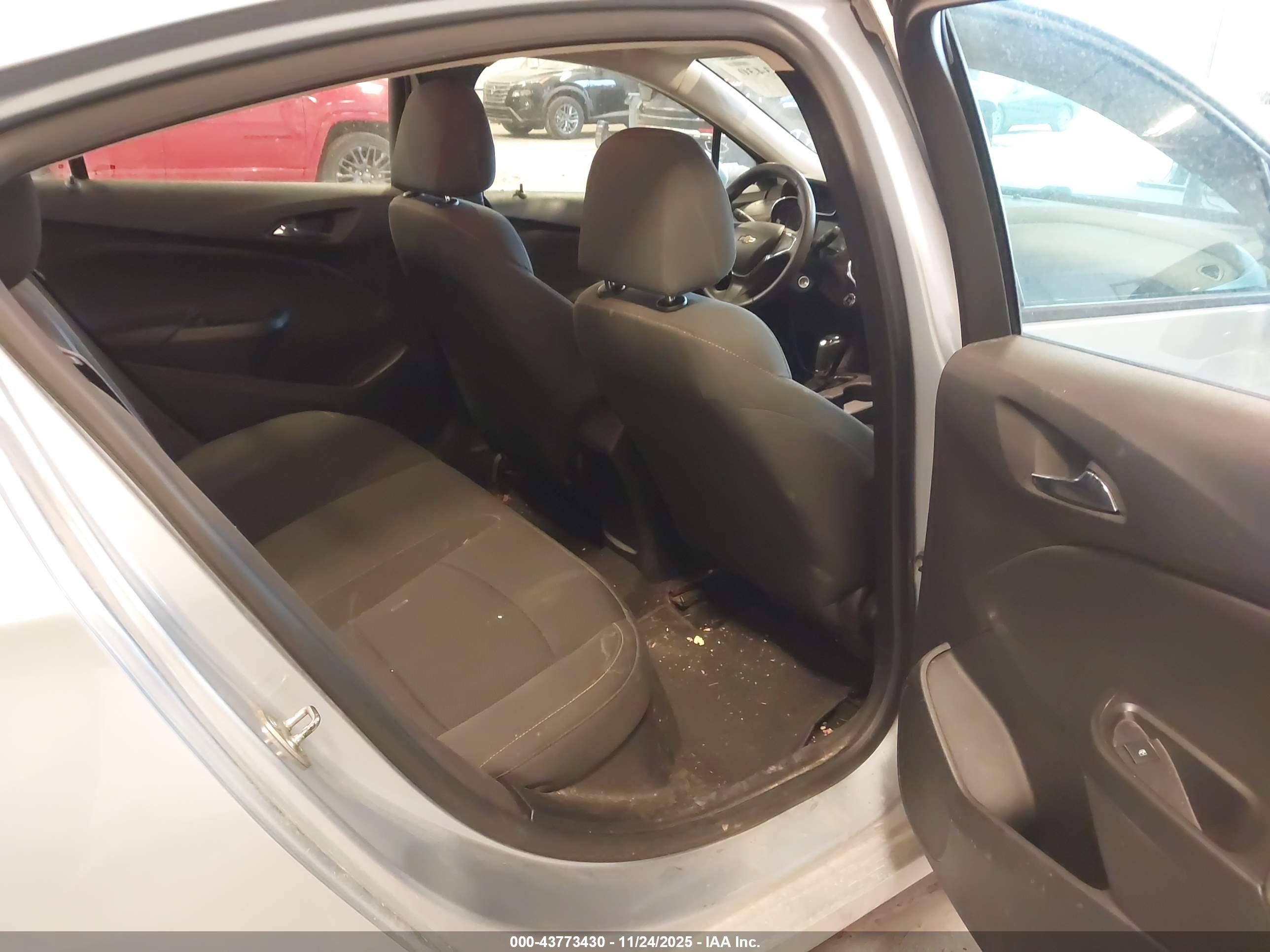 CHEVROLET CRUZE image 8