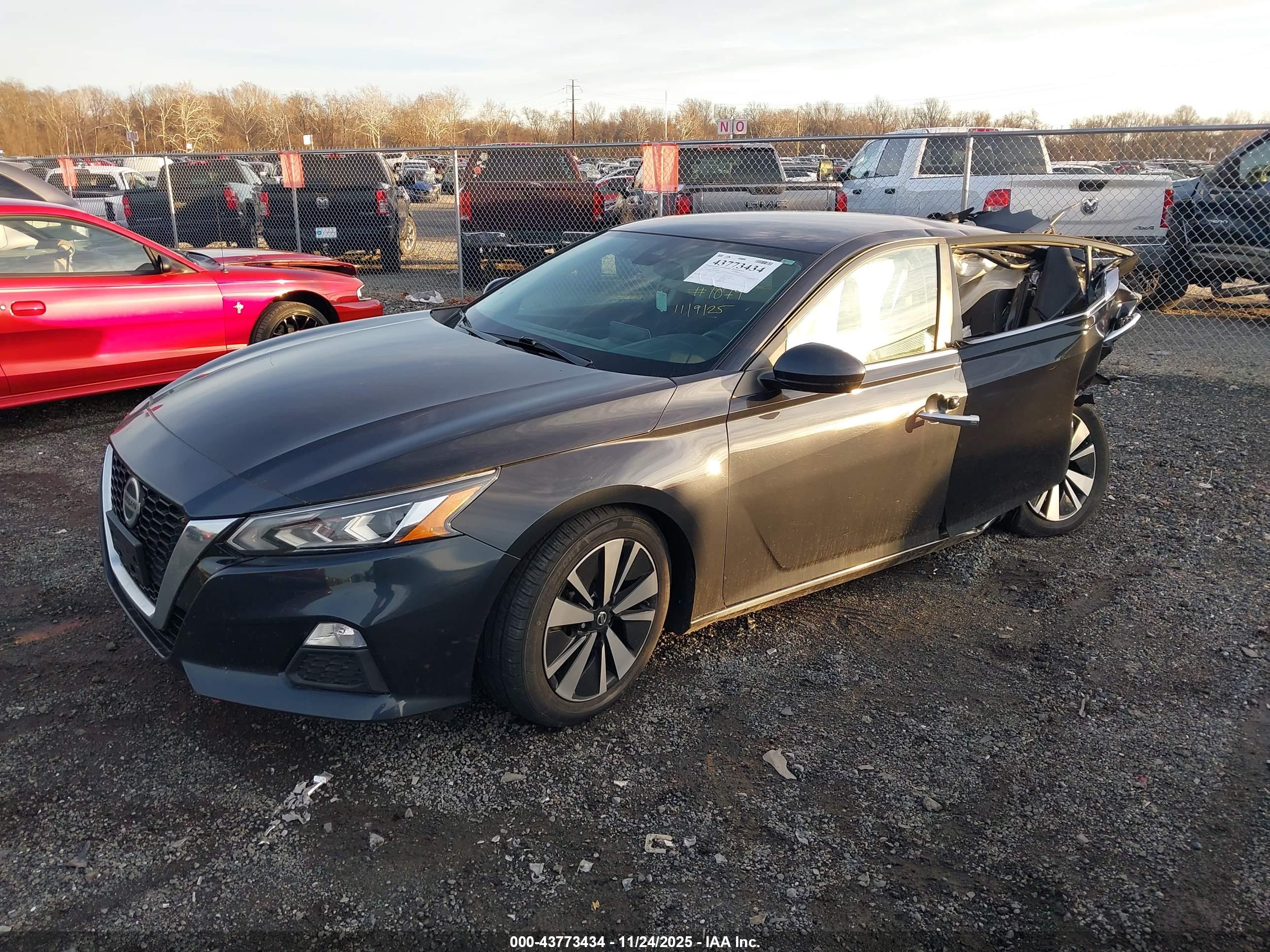 NISSAN ALTIMA image 2