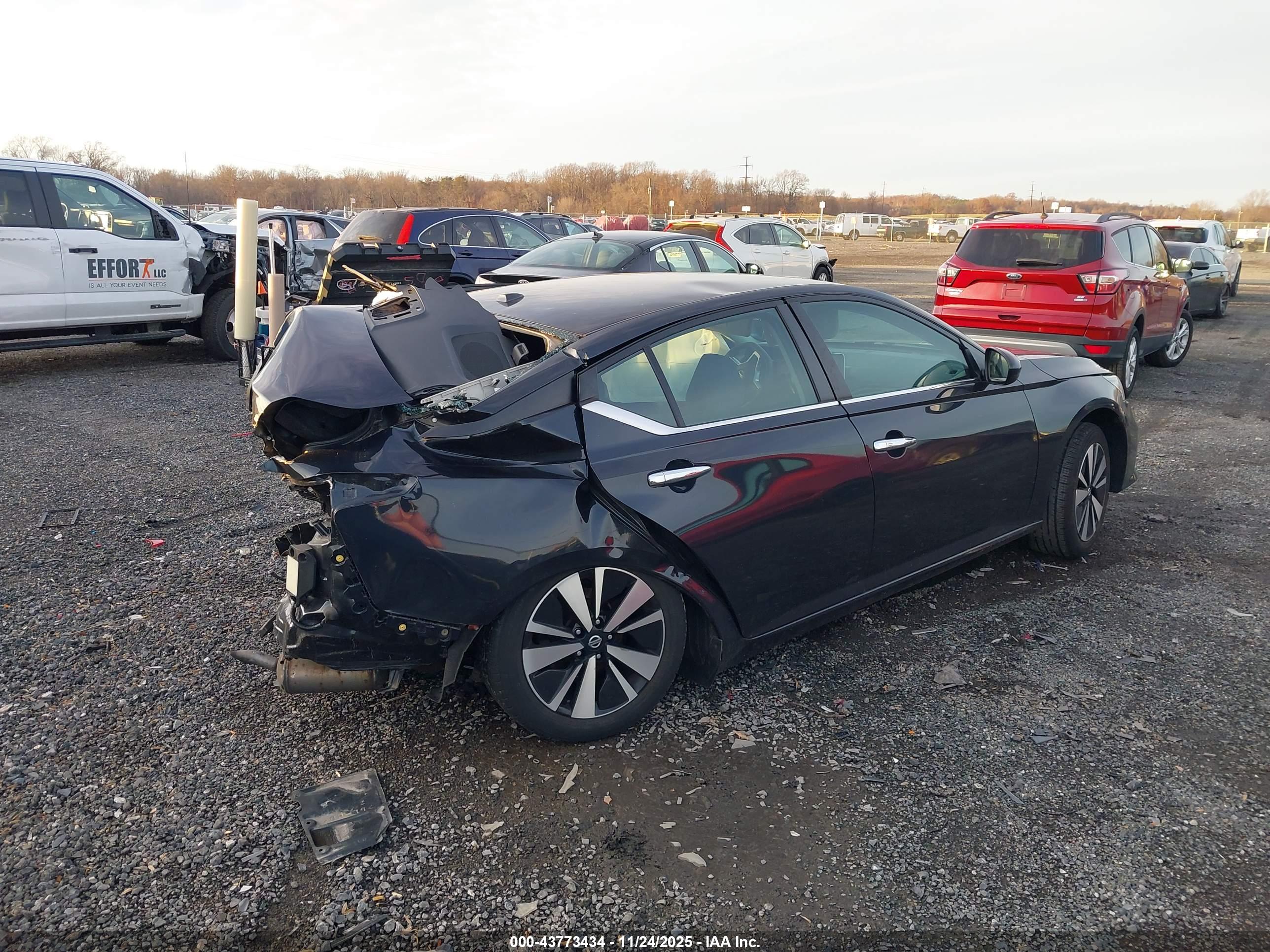 NISSAN ALTIMA image 4