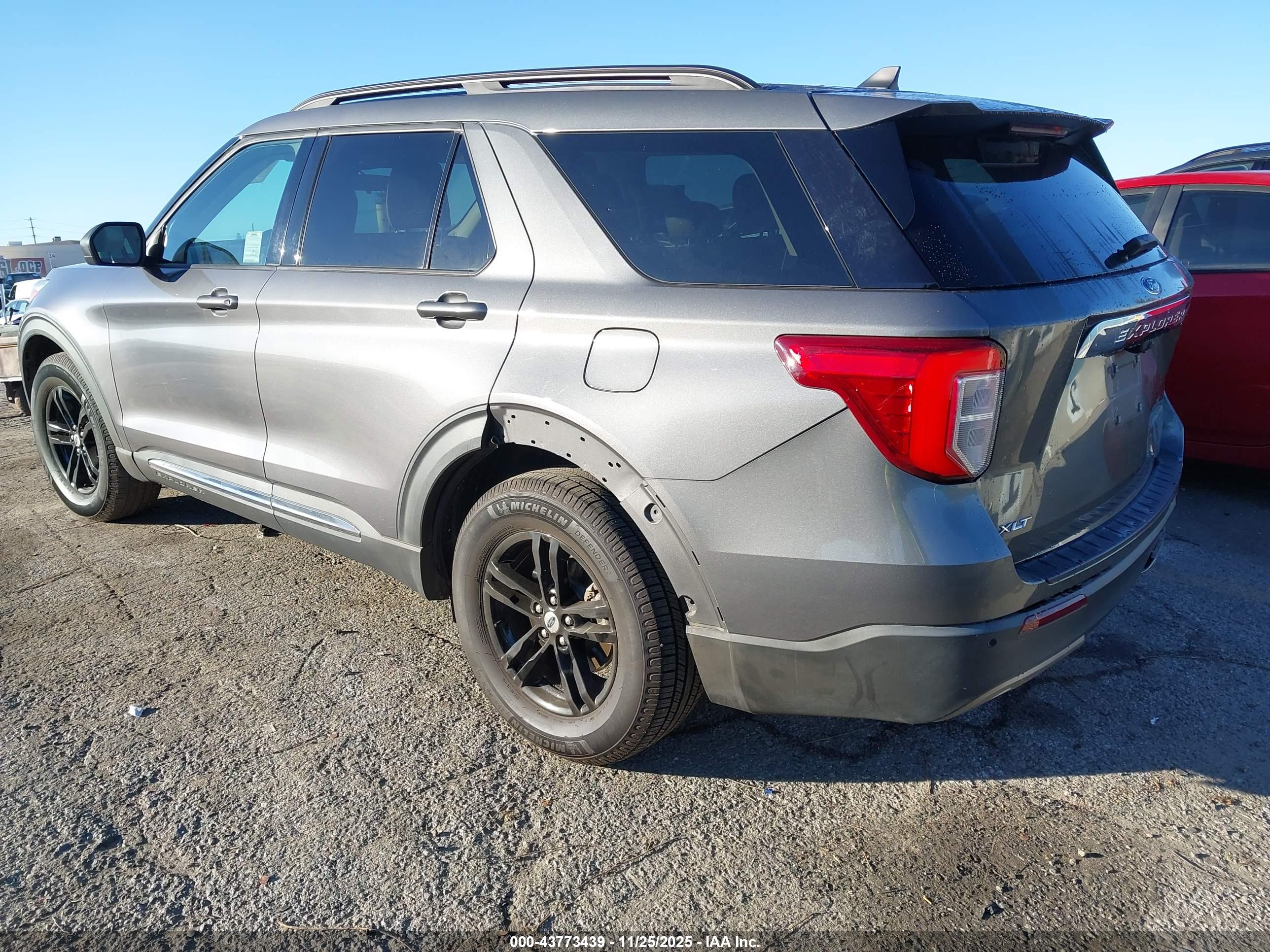 FORD EXPLORER image 3