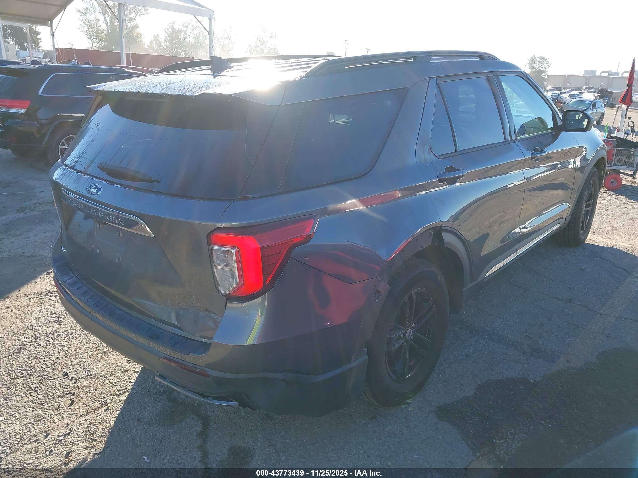 FORD EXPLORER image 4