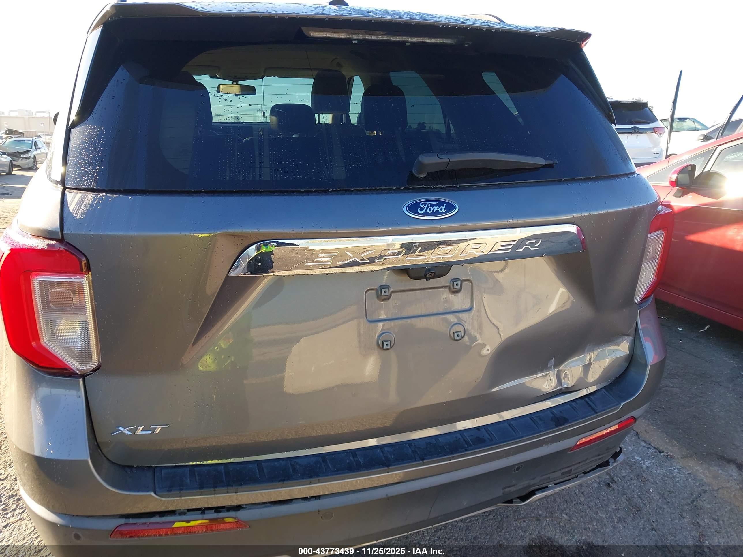 FORD EXPLORER image 6