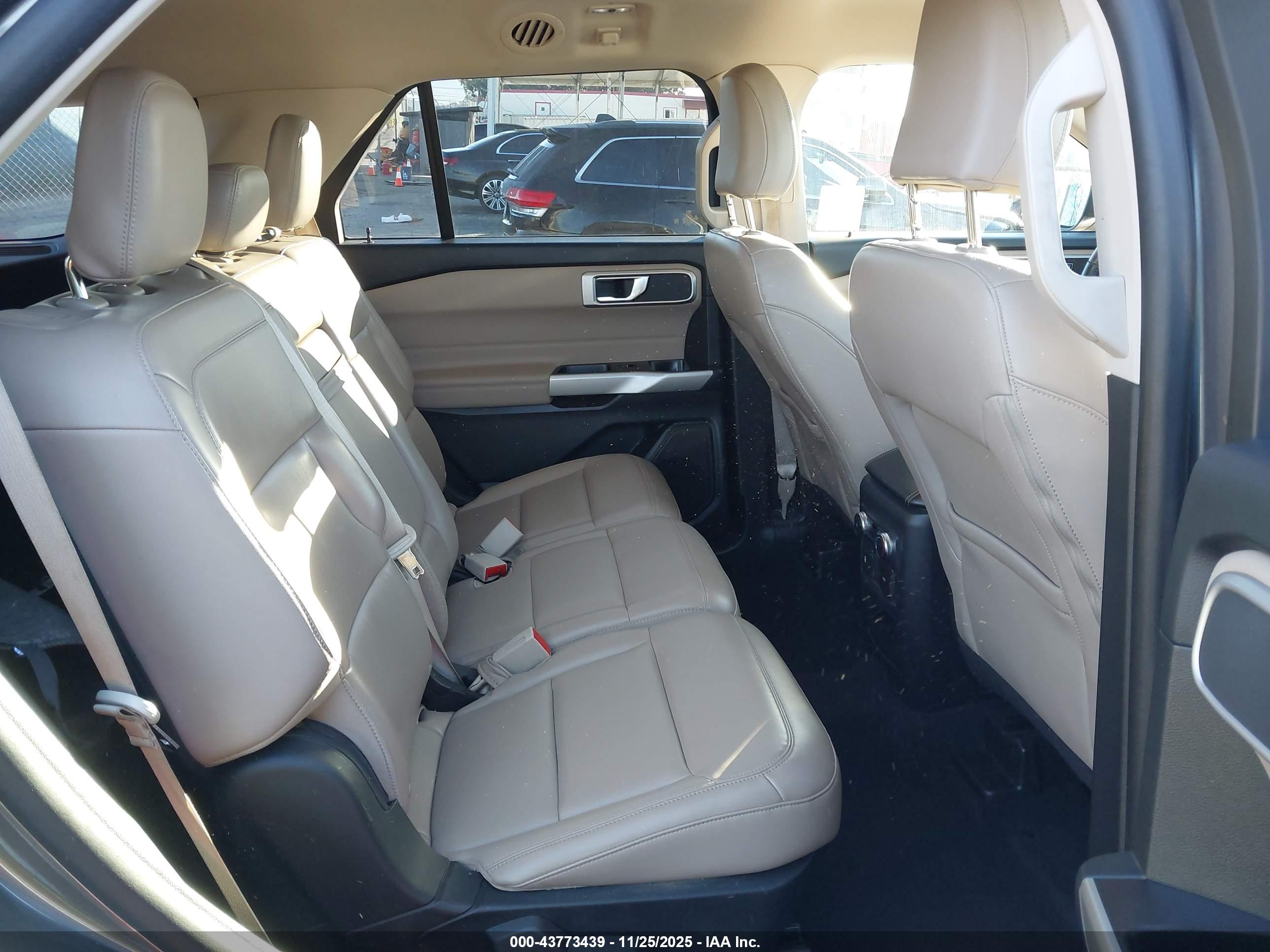 FORD EXPLORER image 8