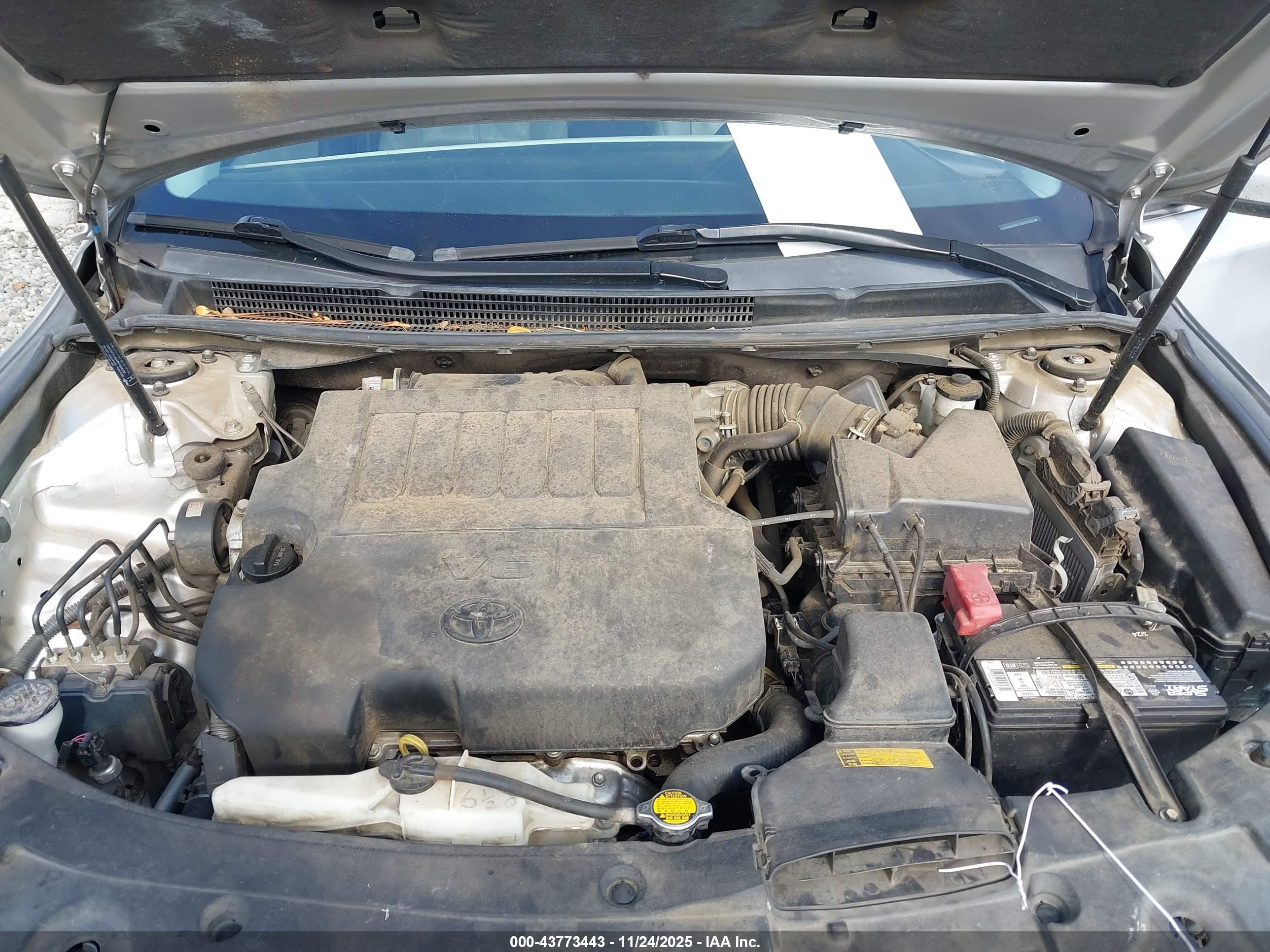 TOYOTA AVALON image 10