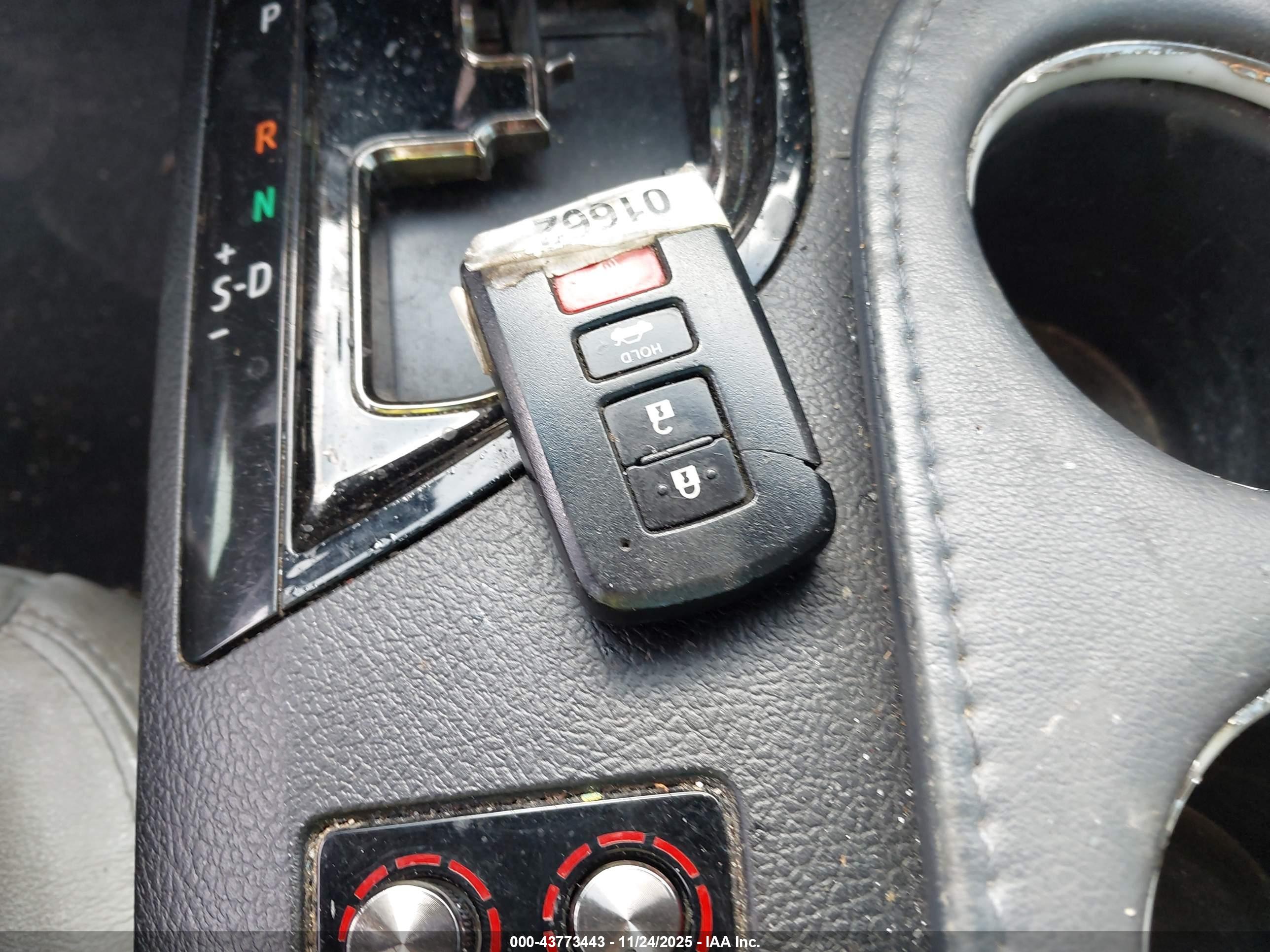 TOYOTA AVALON image 11