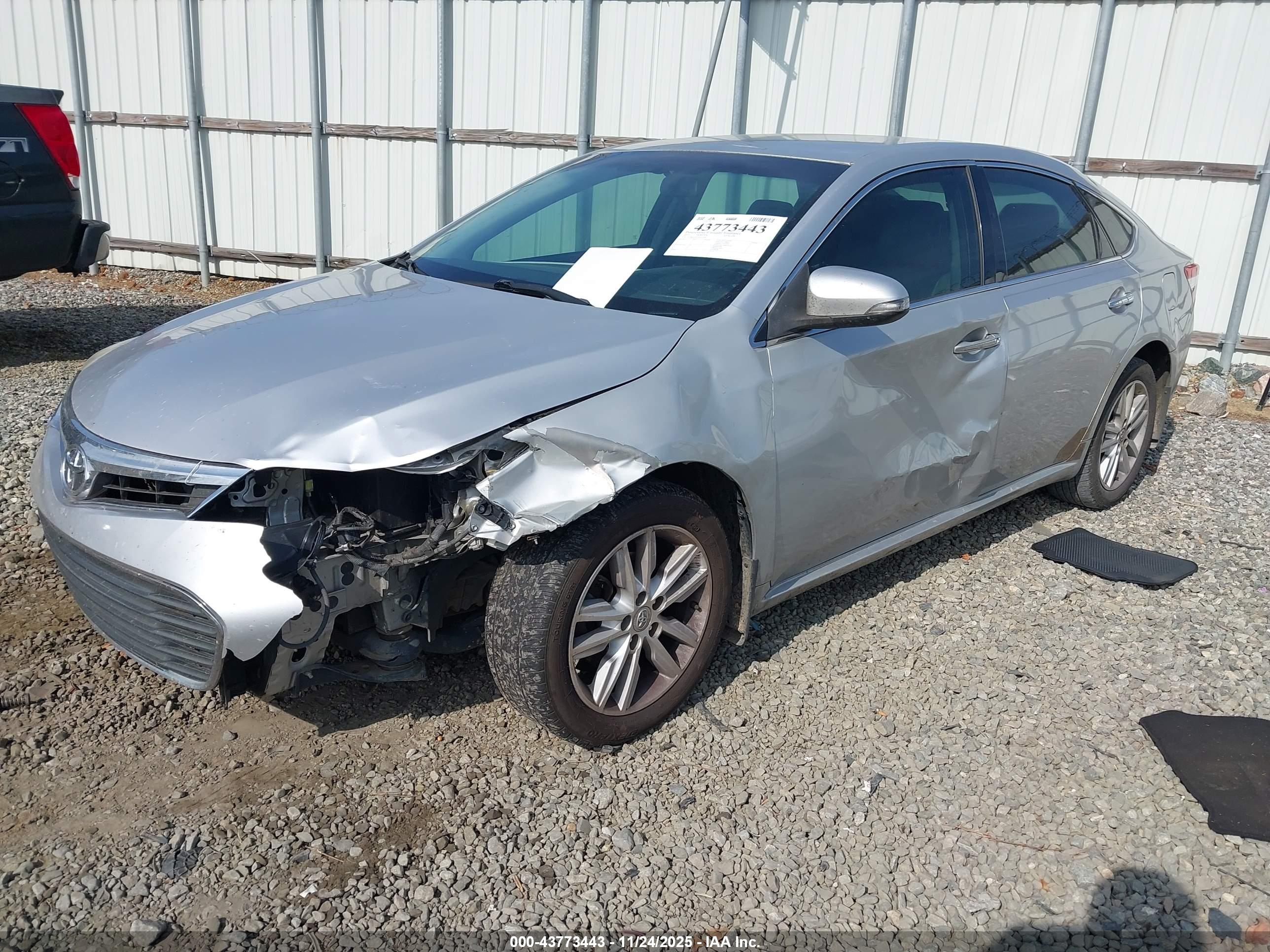 TOYOTA AVALON image 2