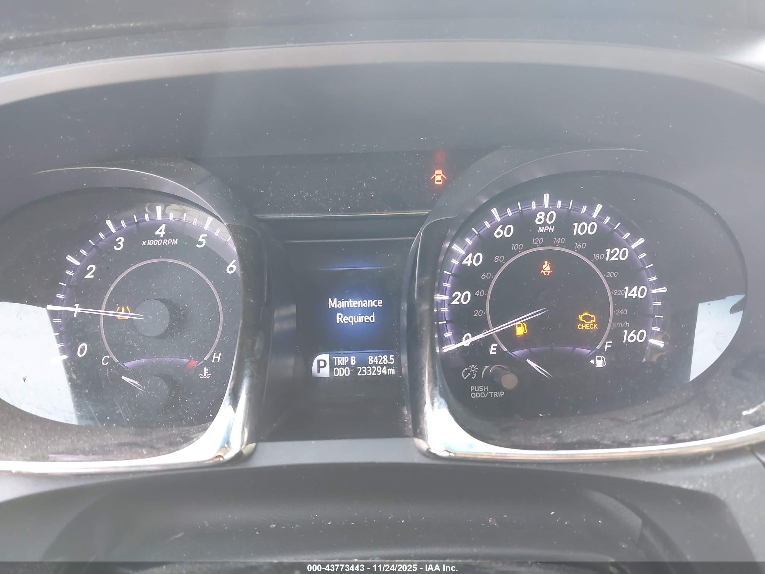 TOYOTA AVALON image 7