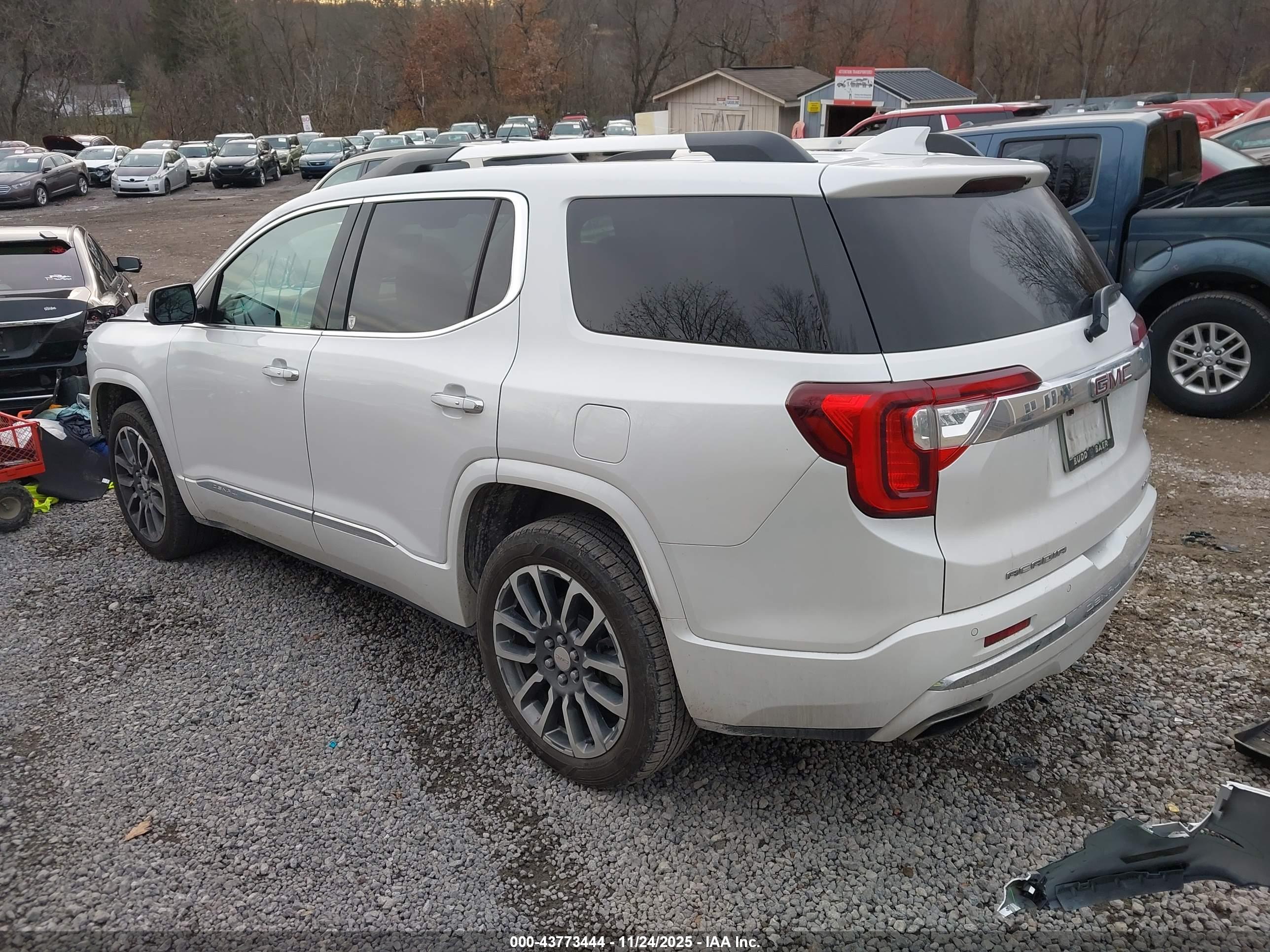 GMC ACADIA image 3