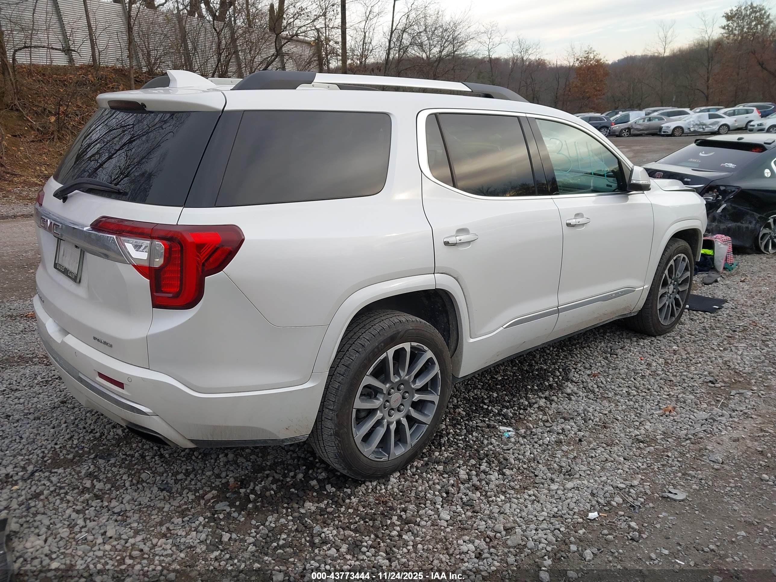 GMC ACADIA image 4