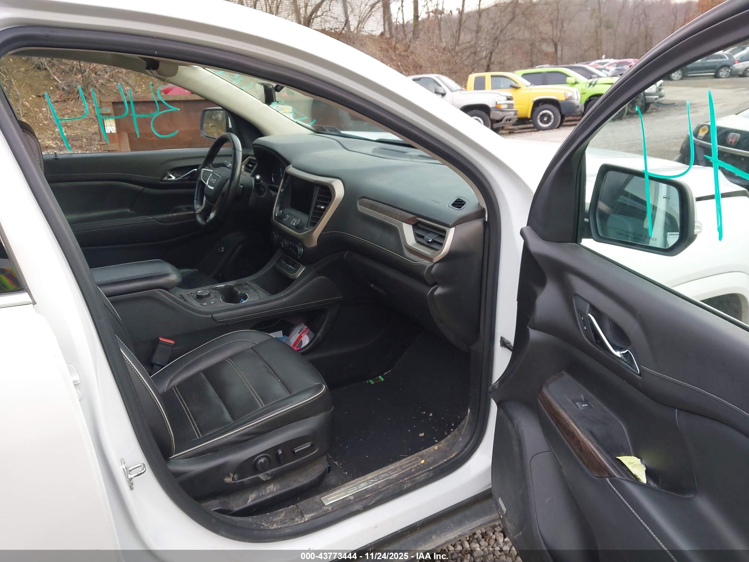 GMC ACADIA image 5