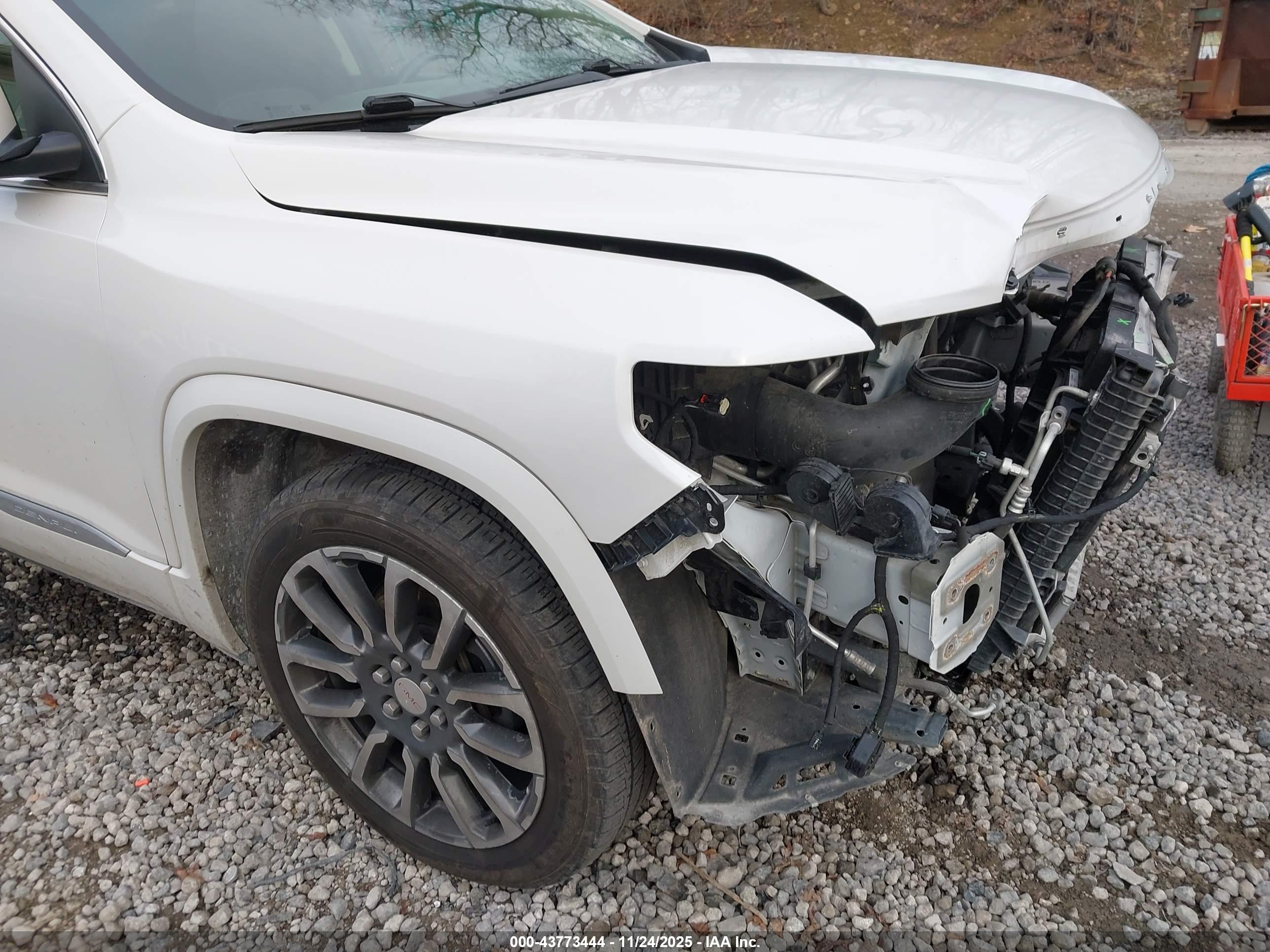GMC ACADIA image 6