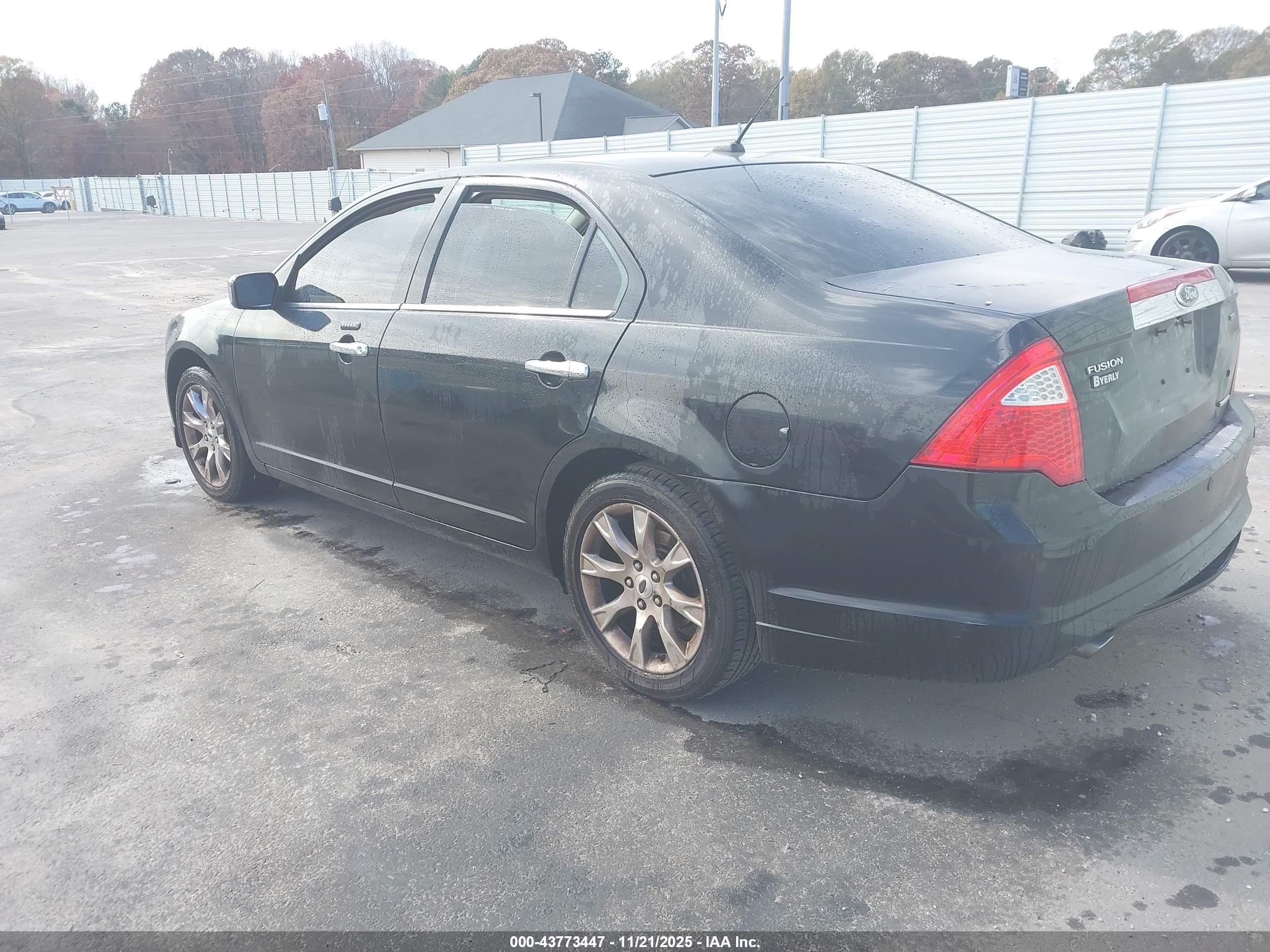 FORD FUSION image 3