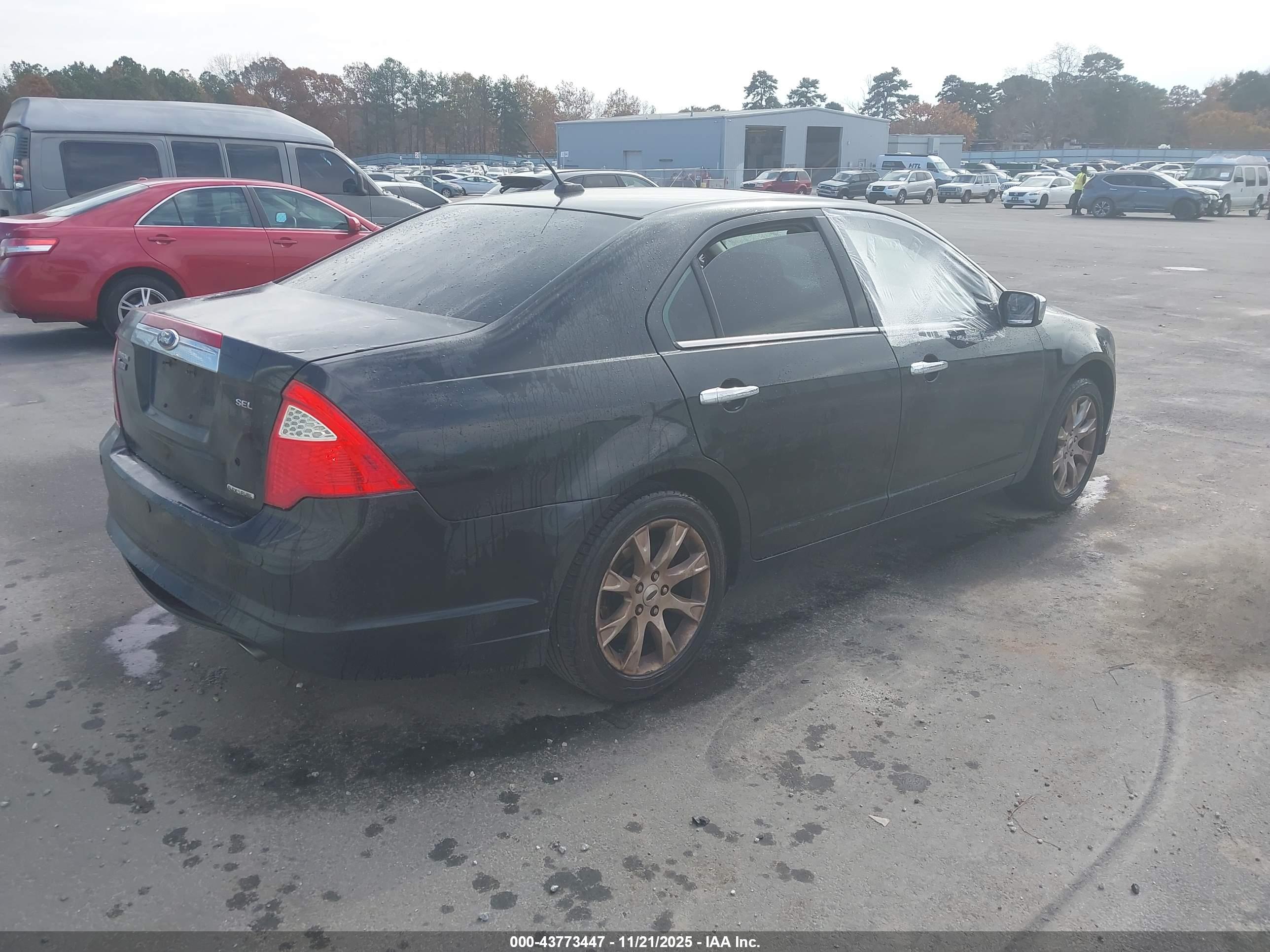 FORD FUSION image 4